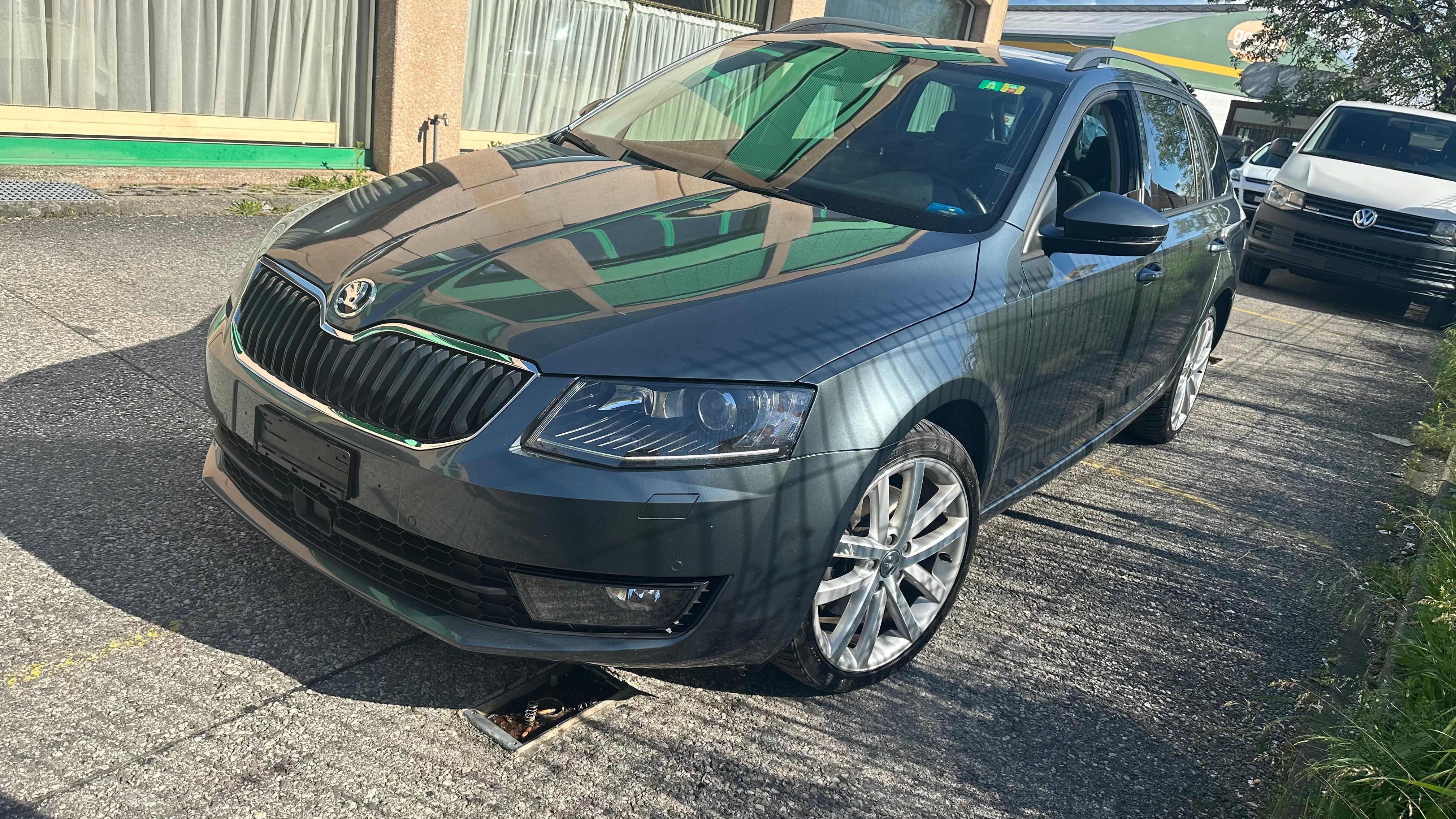 SKODA Octavia Combi 2.0 TDI Swiss Edition 4x4 DSG