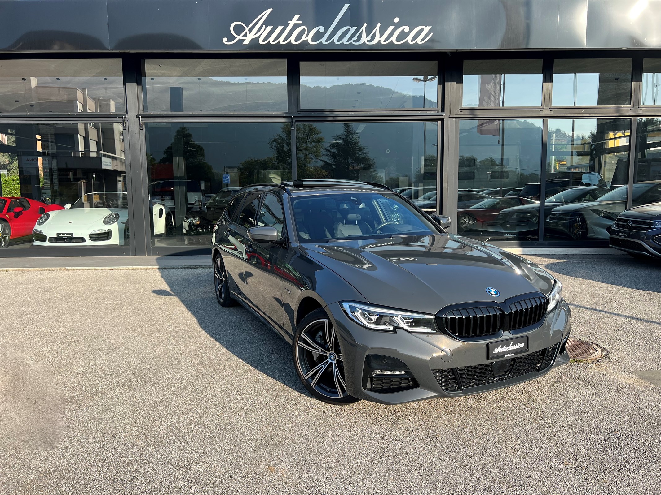 BMW 330e x DriveTouring M Sport Steptronic