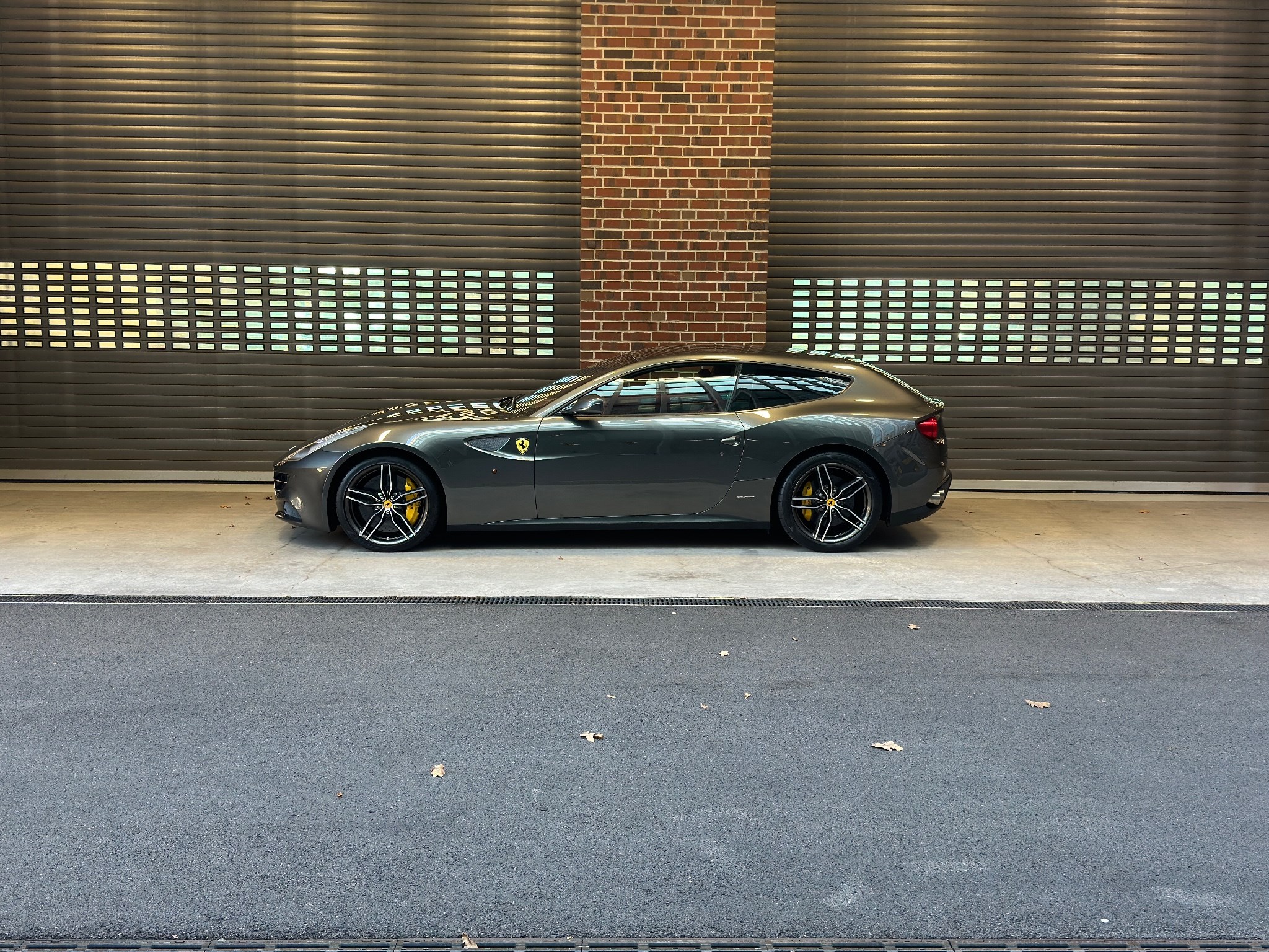 FERRARI FF