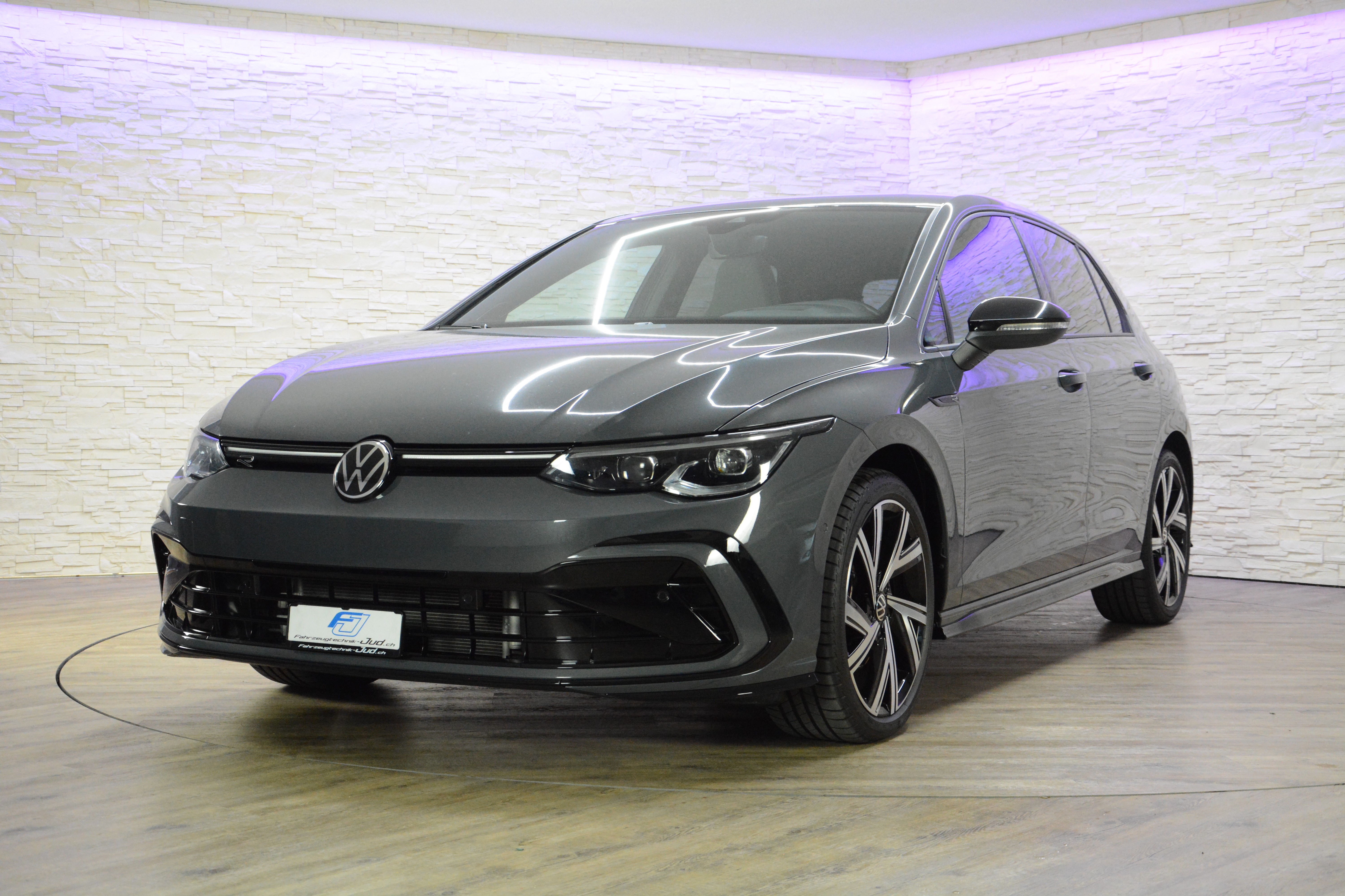 VW Golf VIII 2.0 TSI R-Line DSG 4motion