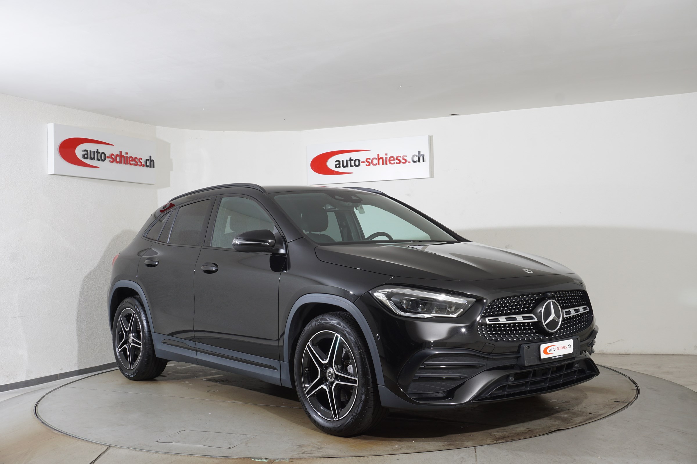 MERCEDES-BENZ GLA 200 AMG Line 7G-DCT Night