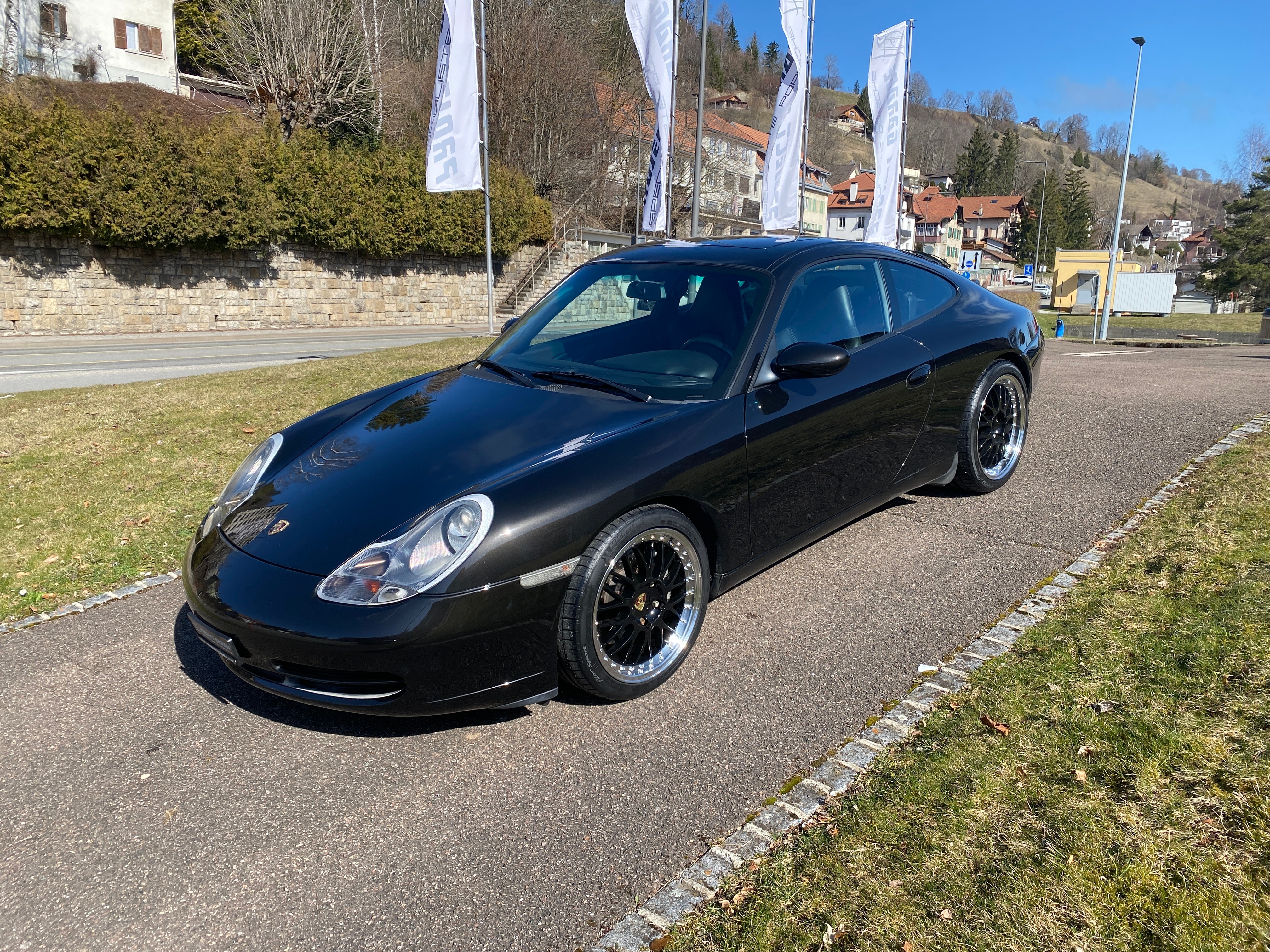 PORSCHE 911 Carrera 4