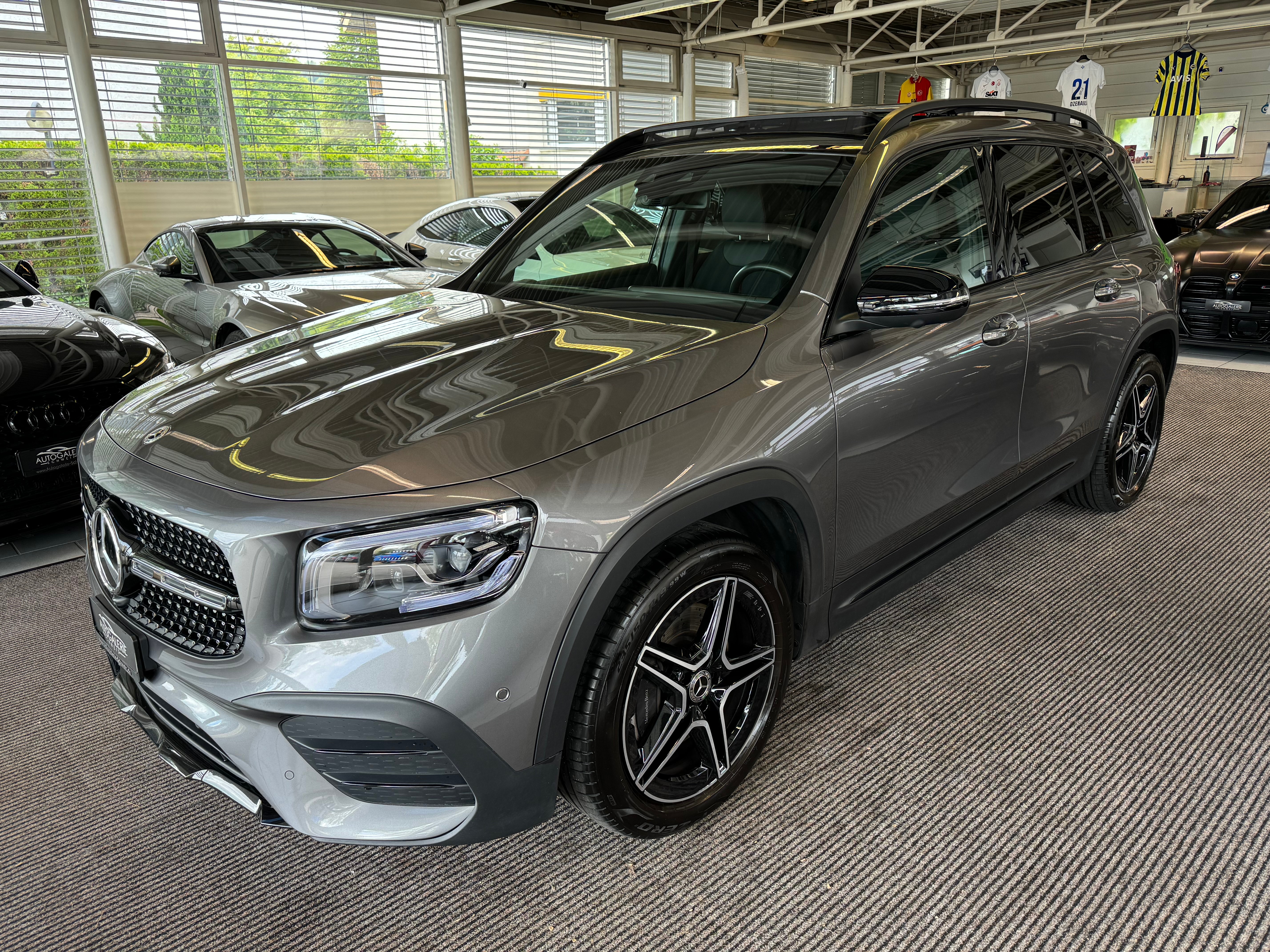 MERCEDES-BENZ GLB 250 4Matic AMG Line 8G-Tronic | CH Fahrzeug | 7 SITZER | Pano | NP: ca. 82'000 | AHK |