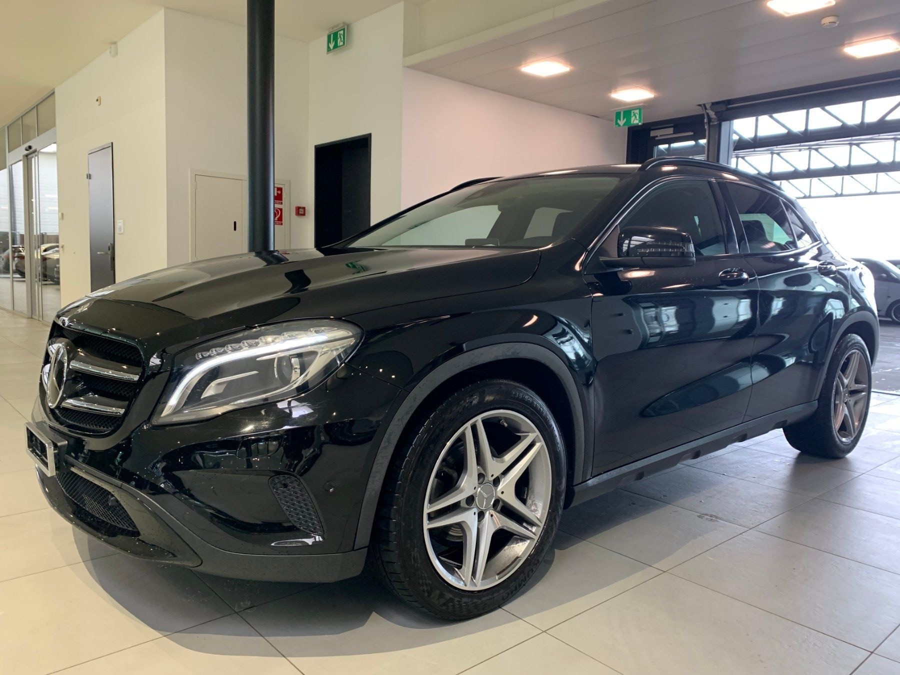 MERCEDES-BENZ GLA 200 AMG Line 7G-DCT