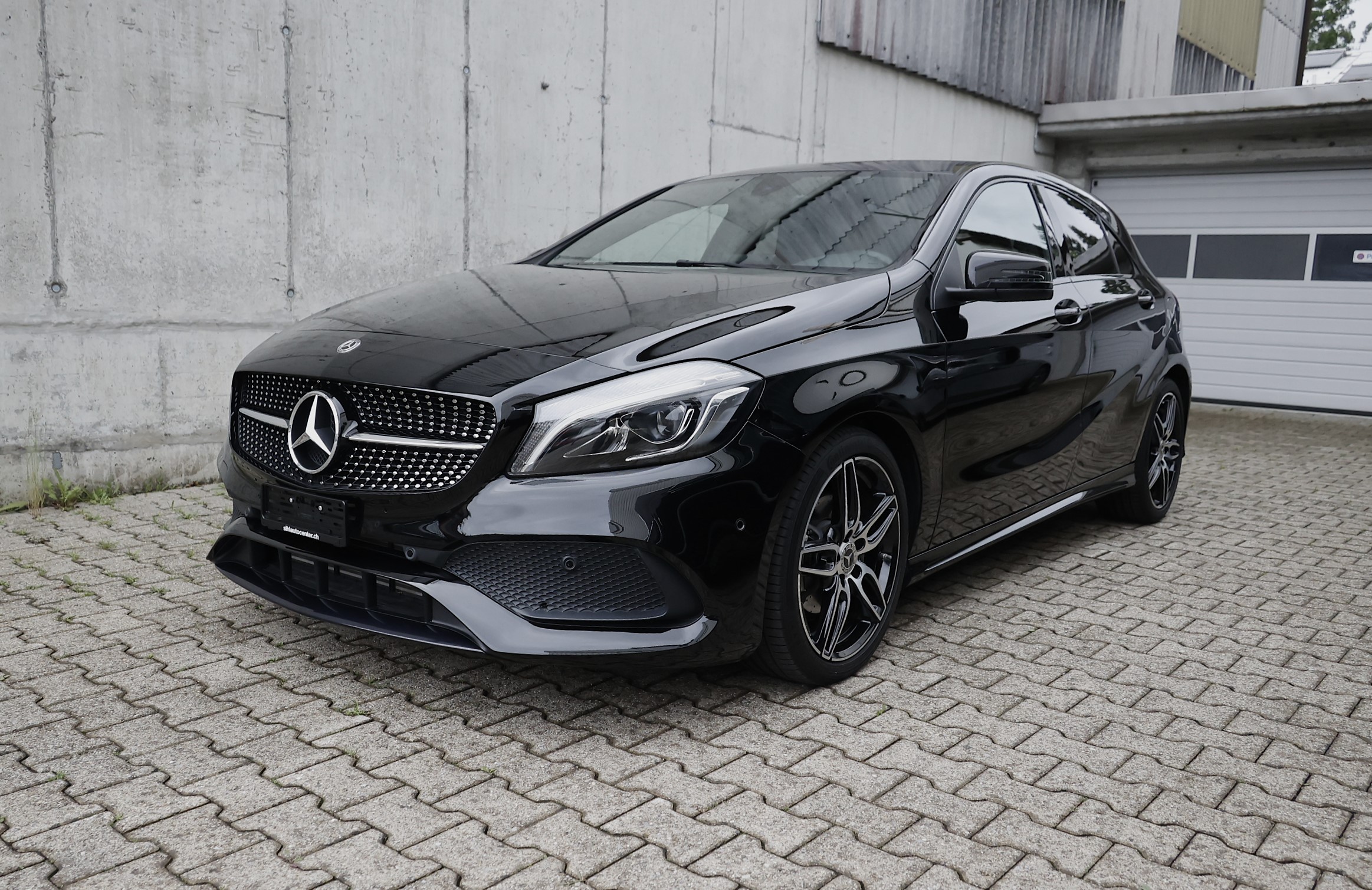 MERCEDES-BENZ A 180 AMG Line 7G-DCT