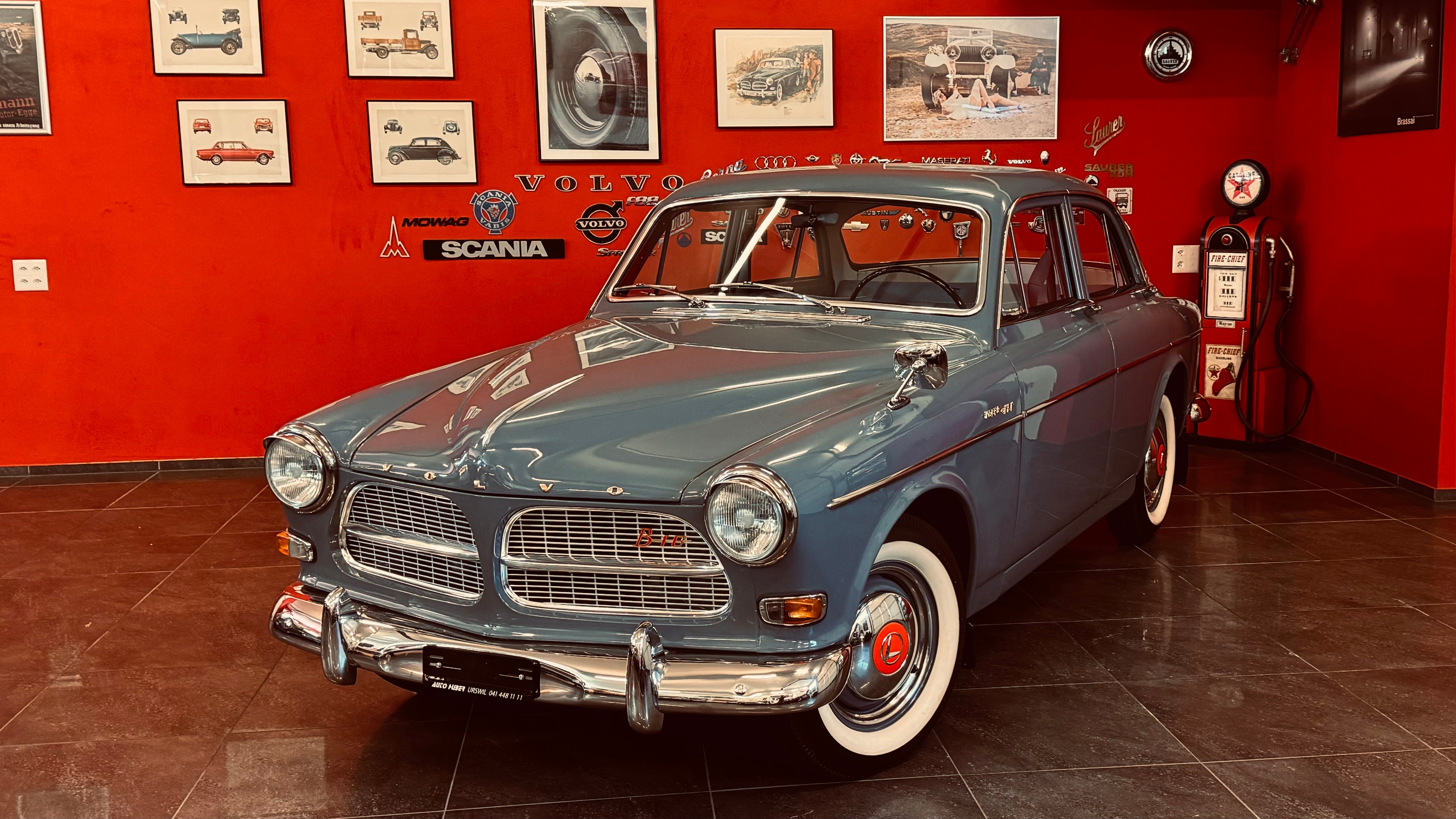 VOLVO 121