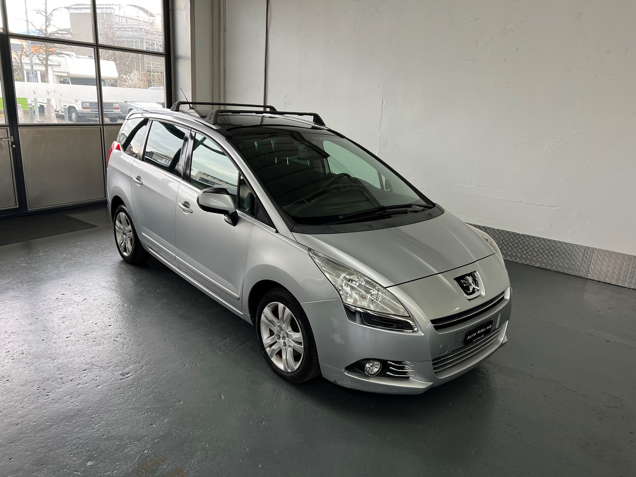 PEUGEOT 5008 1.6 16V T Sport Pack