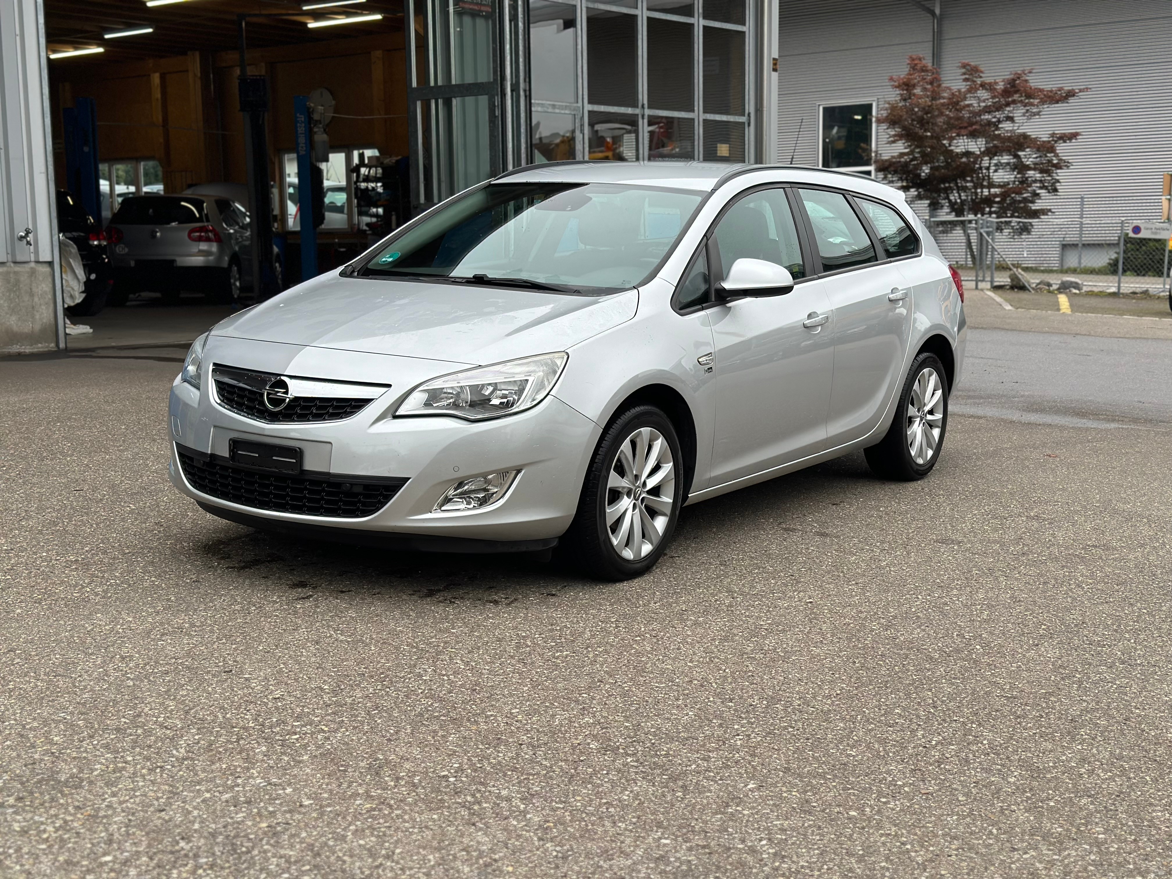 OPEL Astra SportsTourer 1.4i 16V Turbo