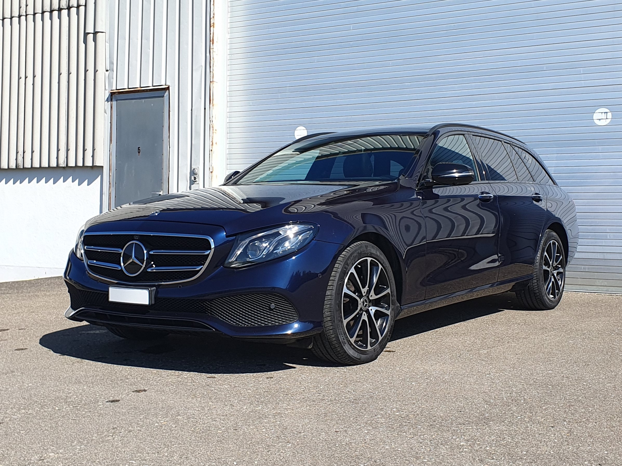 MERCEDES-BENZ E 220 d Swiss Star 4Matic 9G-Tronic