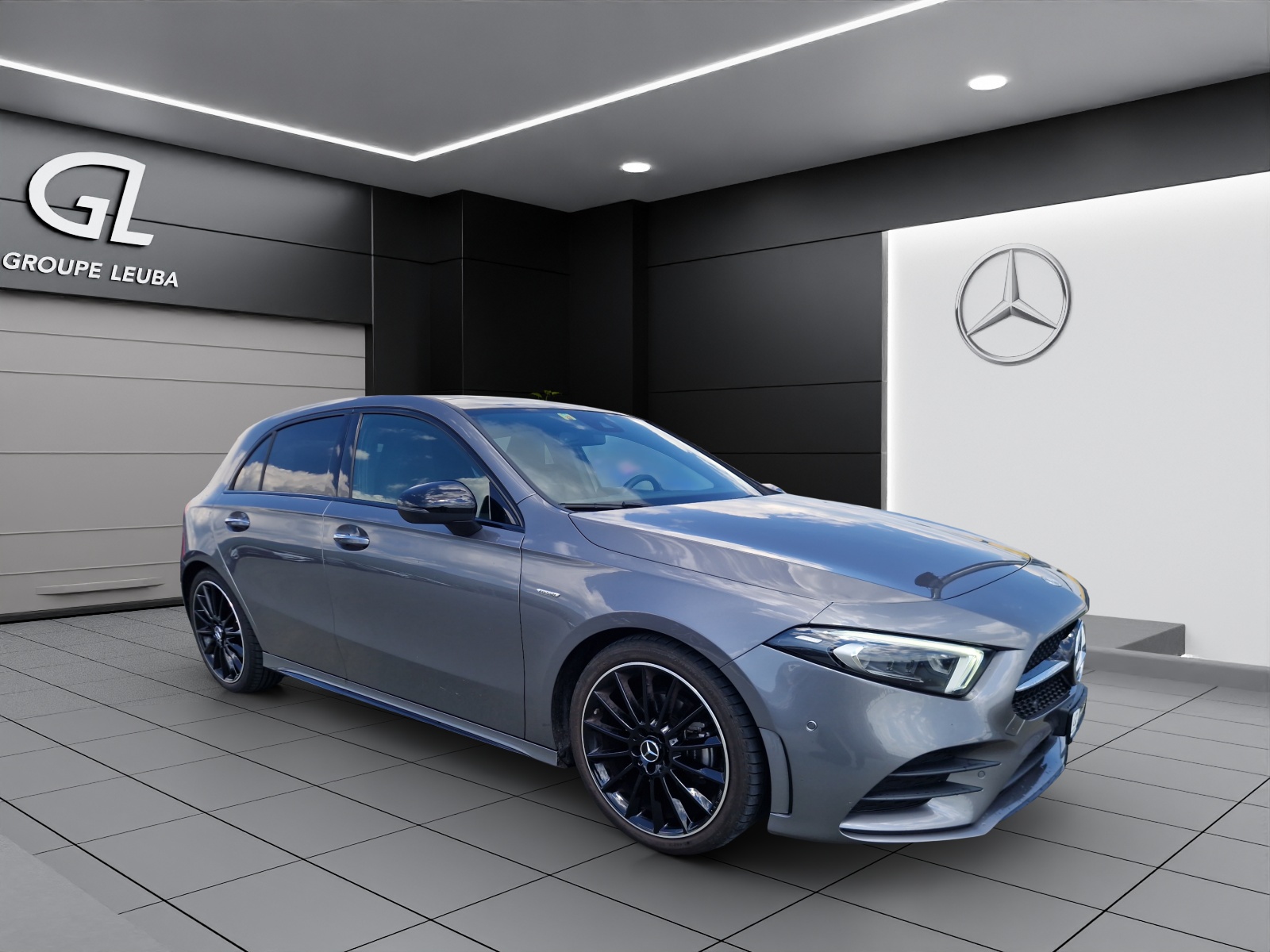 MERCEDES-BENZ A 200 AMG Line