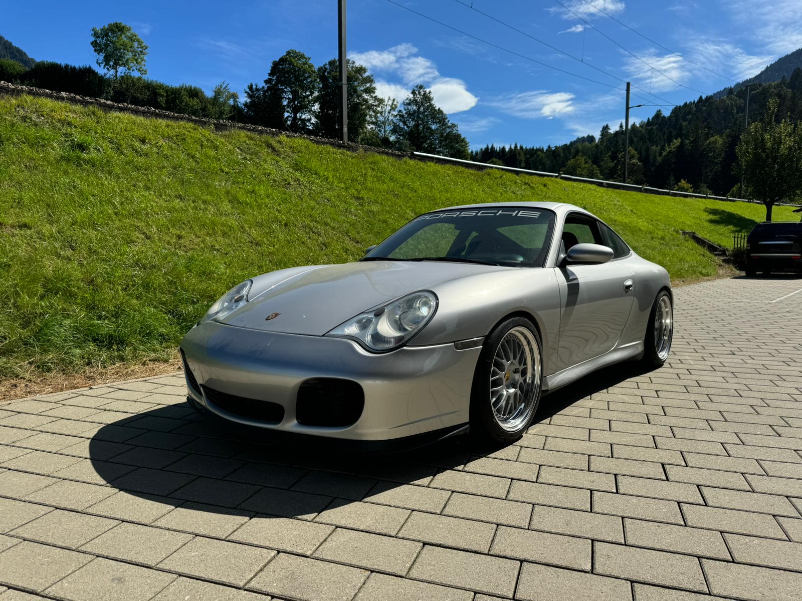 PORSCHE Carrera 4s