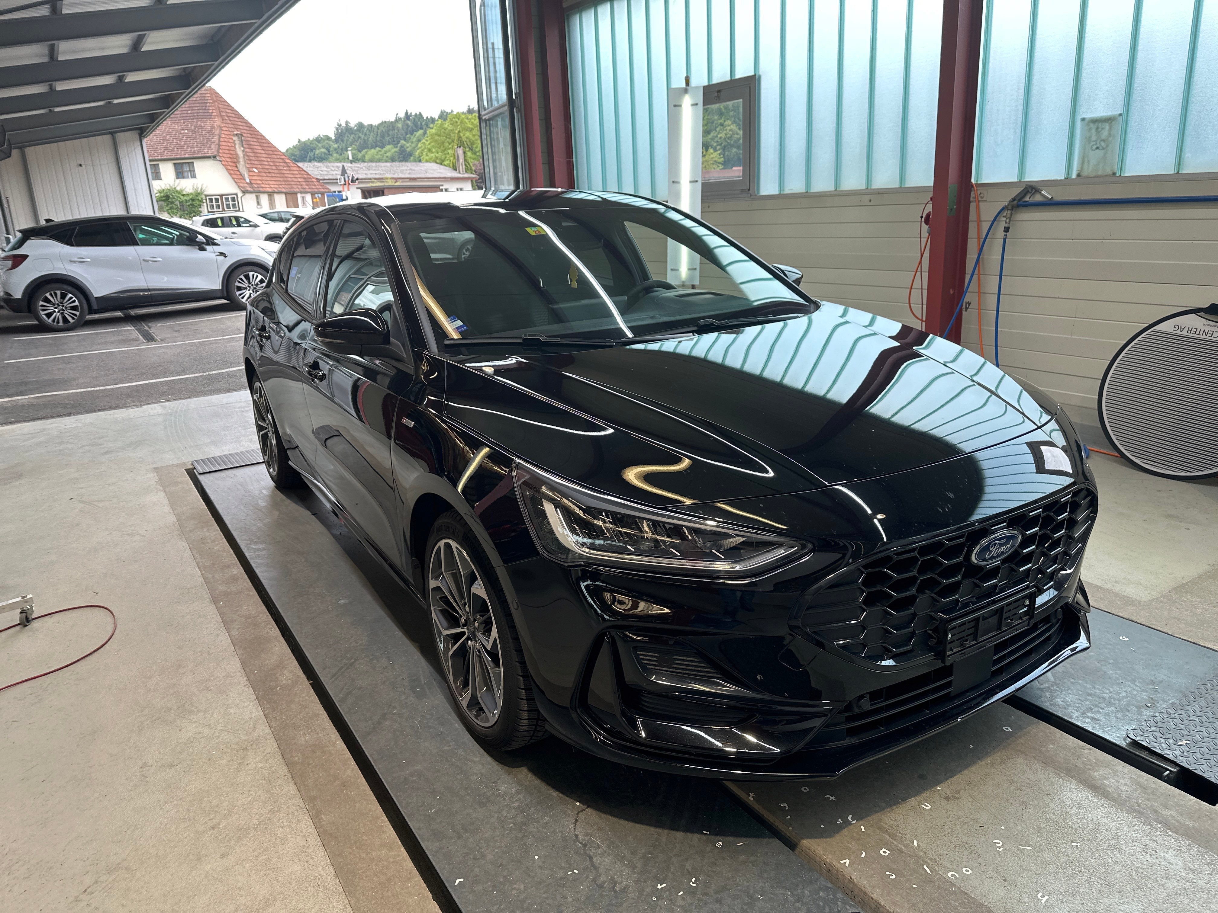 FORD Focus 1.0 MHEV ST-Line X Automat