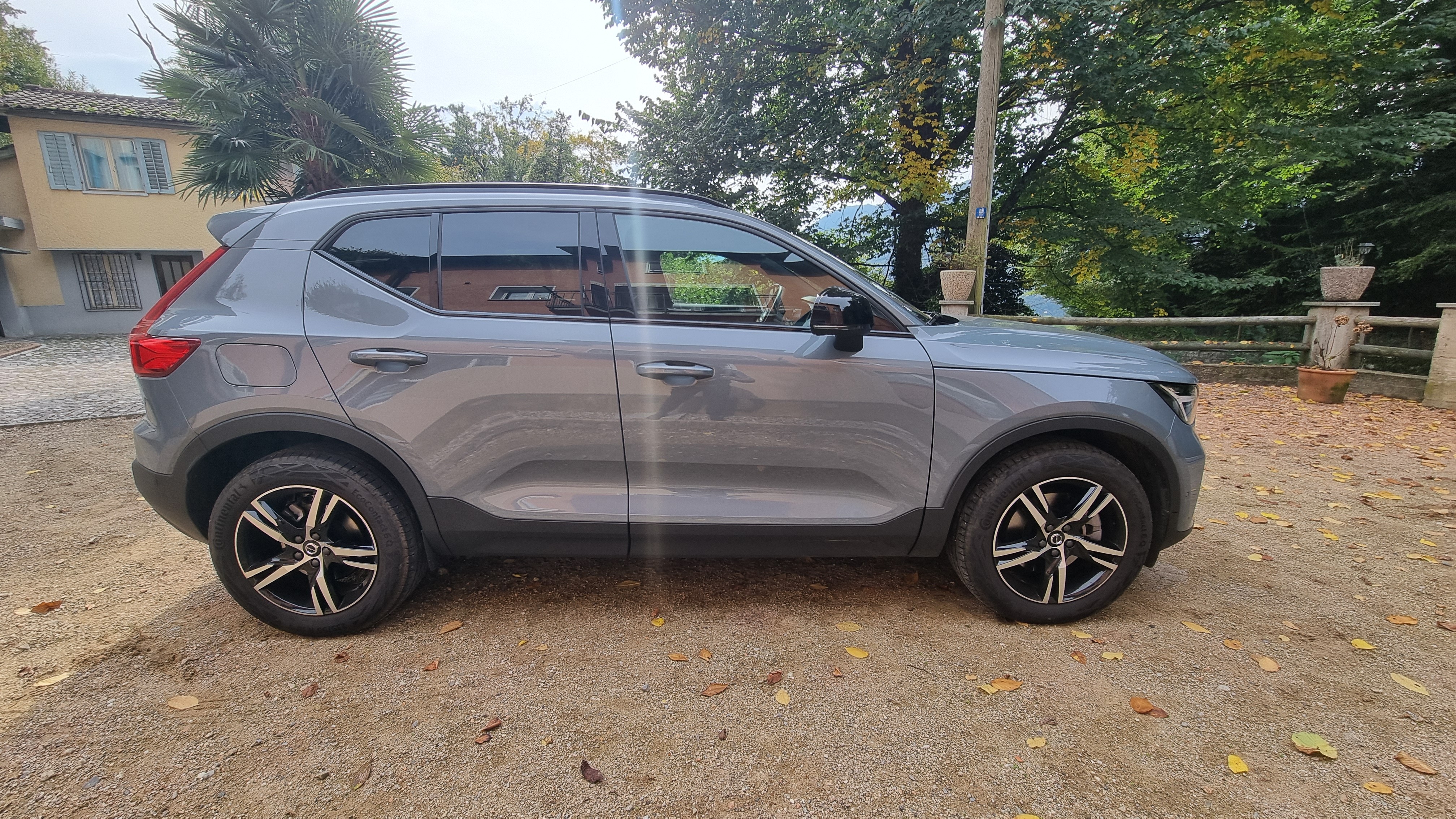 VOLVO XC40 B3 Benzin Mild Hybrid Plus Dark DCT