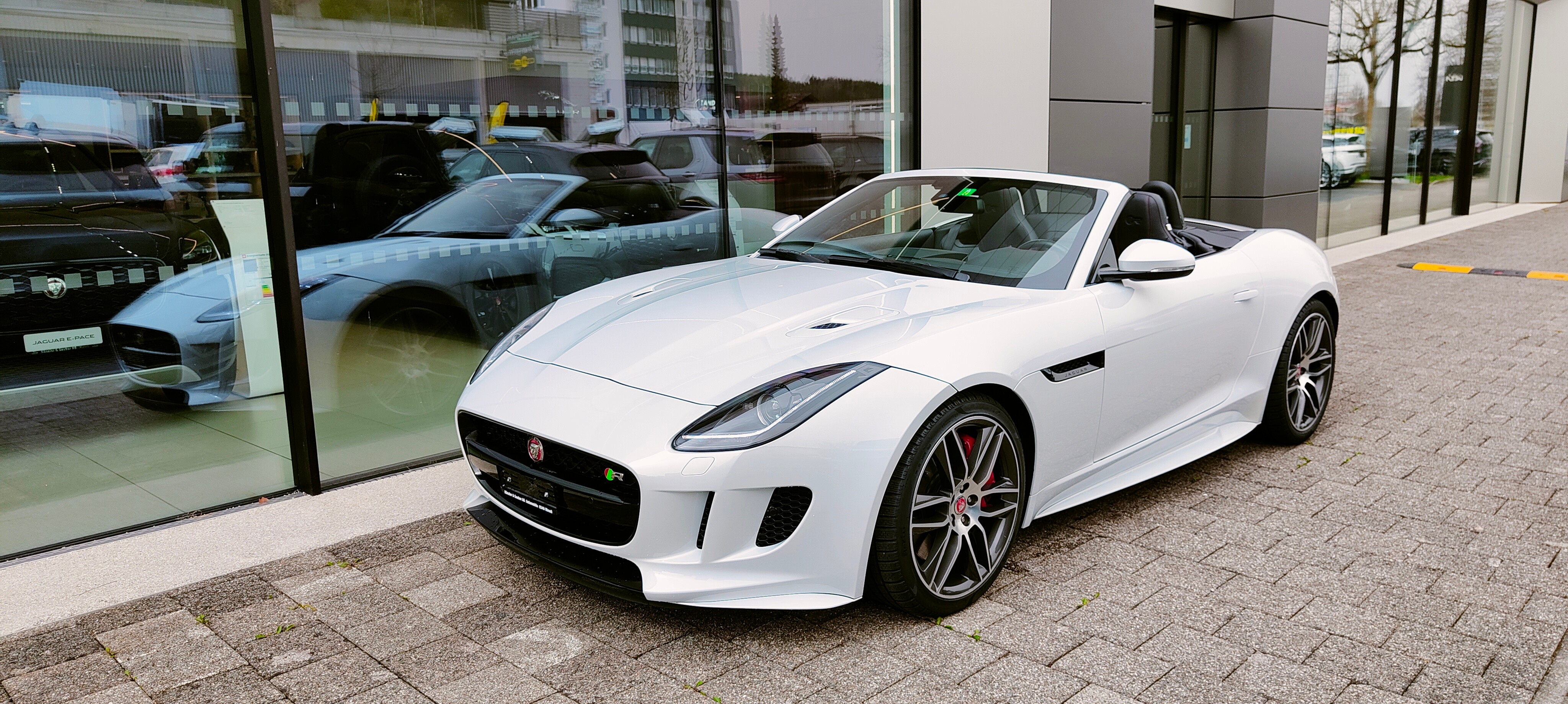 JAGUAR F-Type Convertible R 5.0 V8 S/C AWD