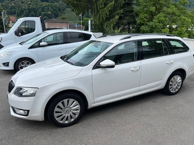 SKODA Octavia Combi 1.6 TDI Ambition 4x4