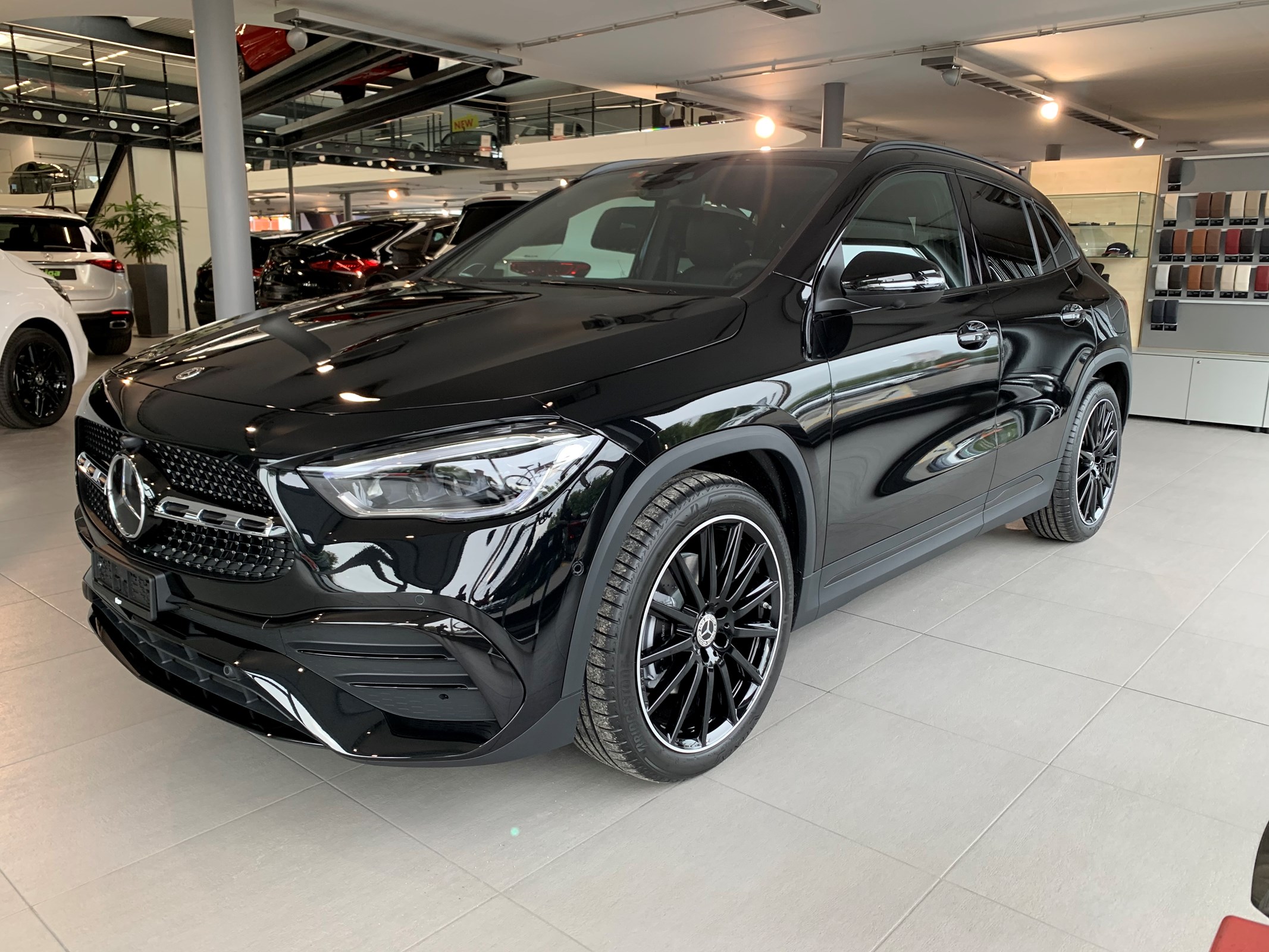 MERCEDES-BENZ GLA 200 AMG Line 7G-DCT