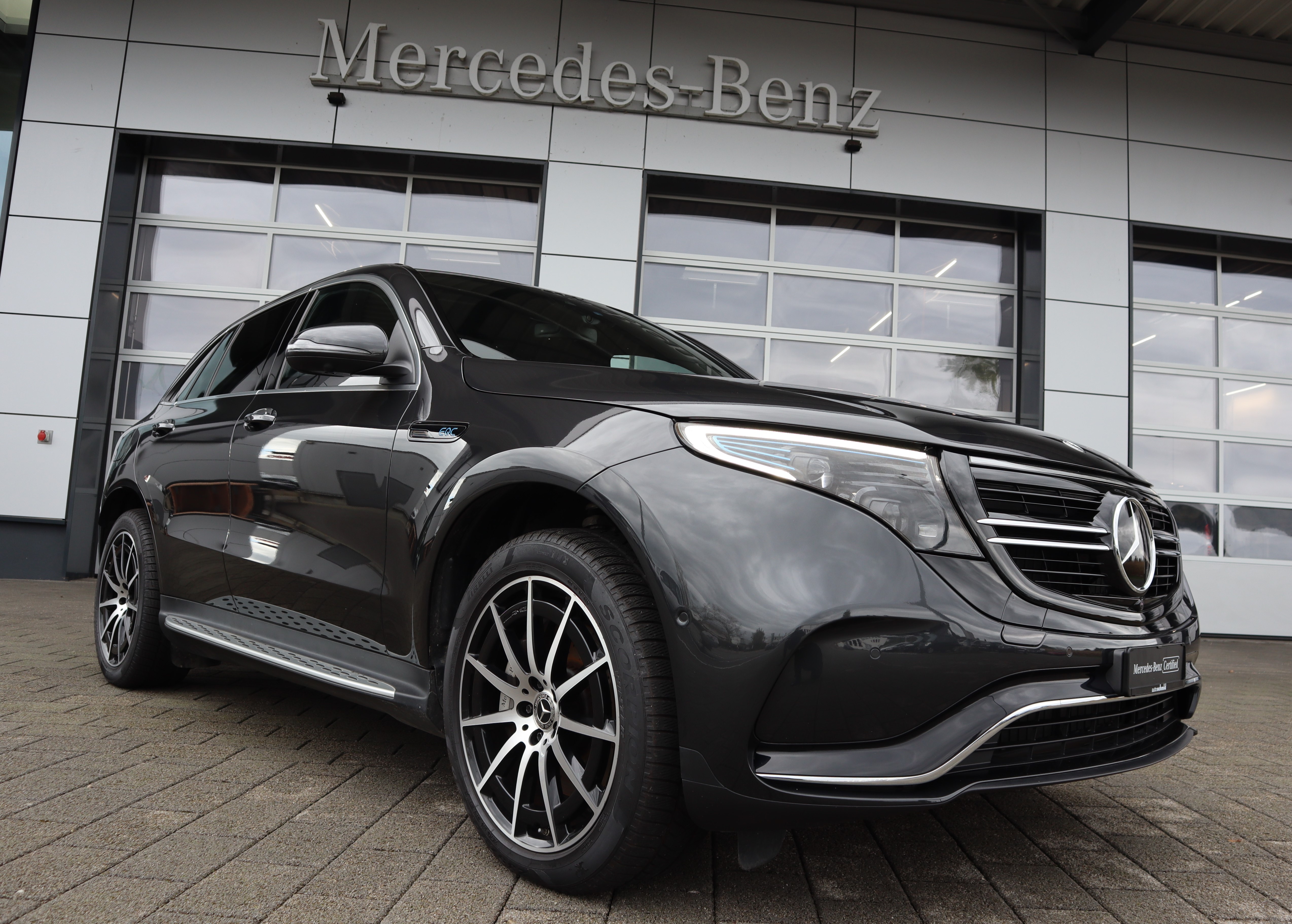 MERCEDES-BENZ EQC 400 AMG Line 4Matic