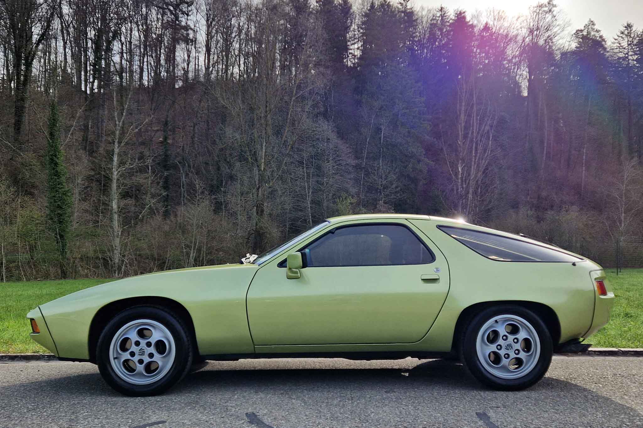 PORSCHE 928