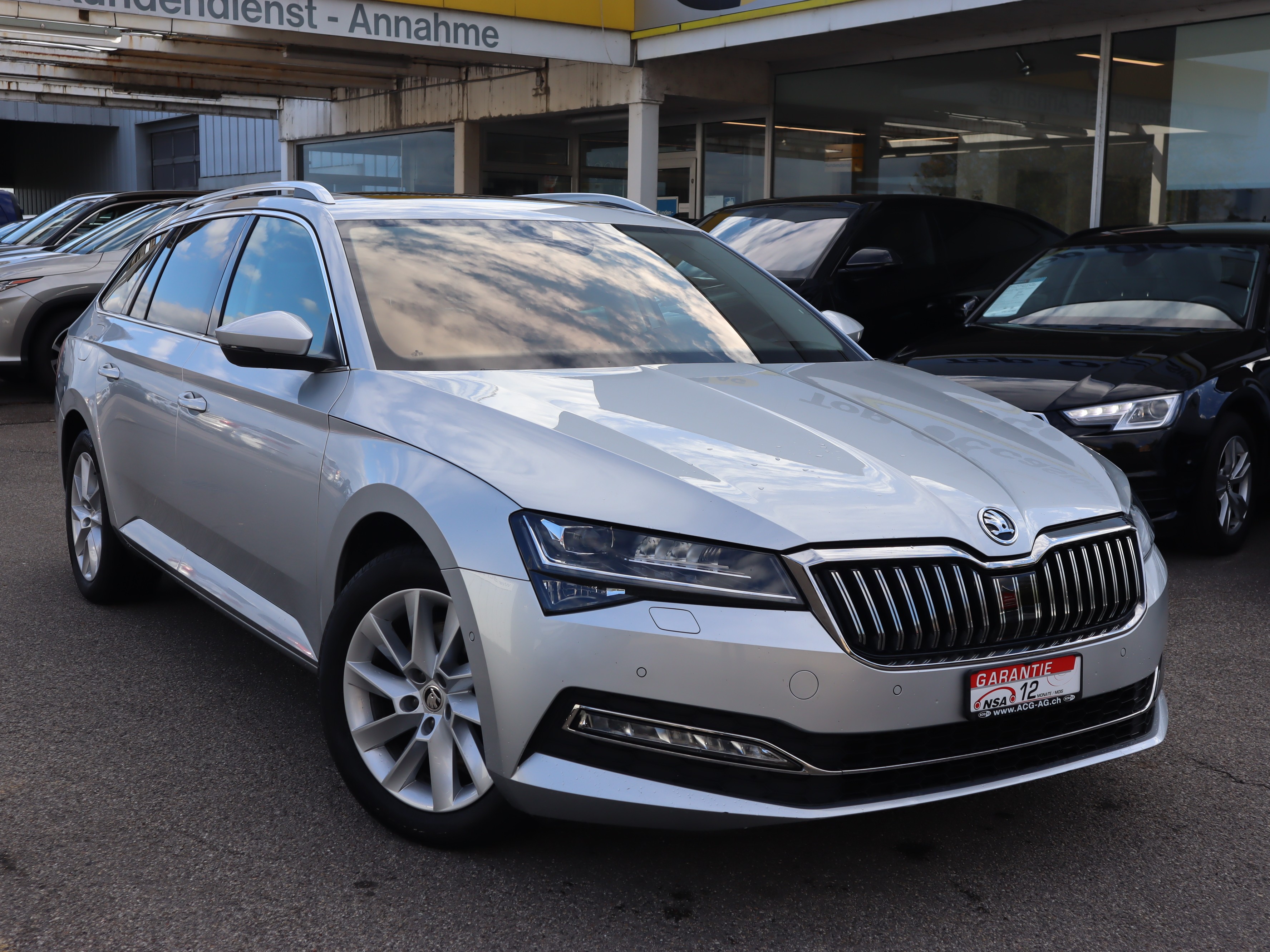 SKODA Superb Combi 2.0 TDi Style 4x4 DSG ** Teil-Leder Ausstattung ** 190 PS ** Gr-Navi ** RF-Kamera ** Panorama-Glasdach ** Ab