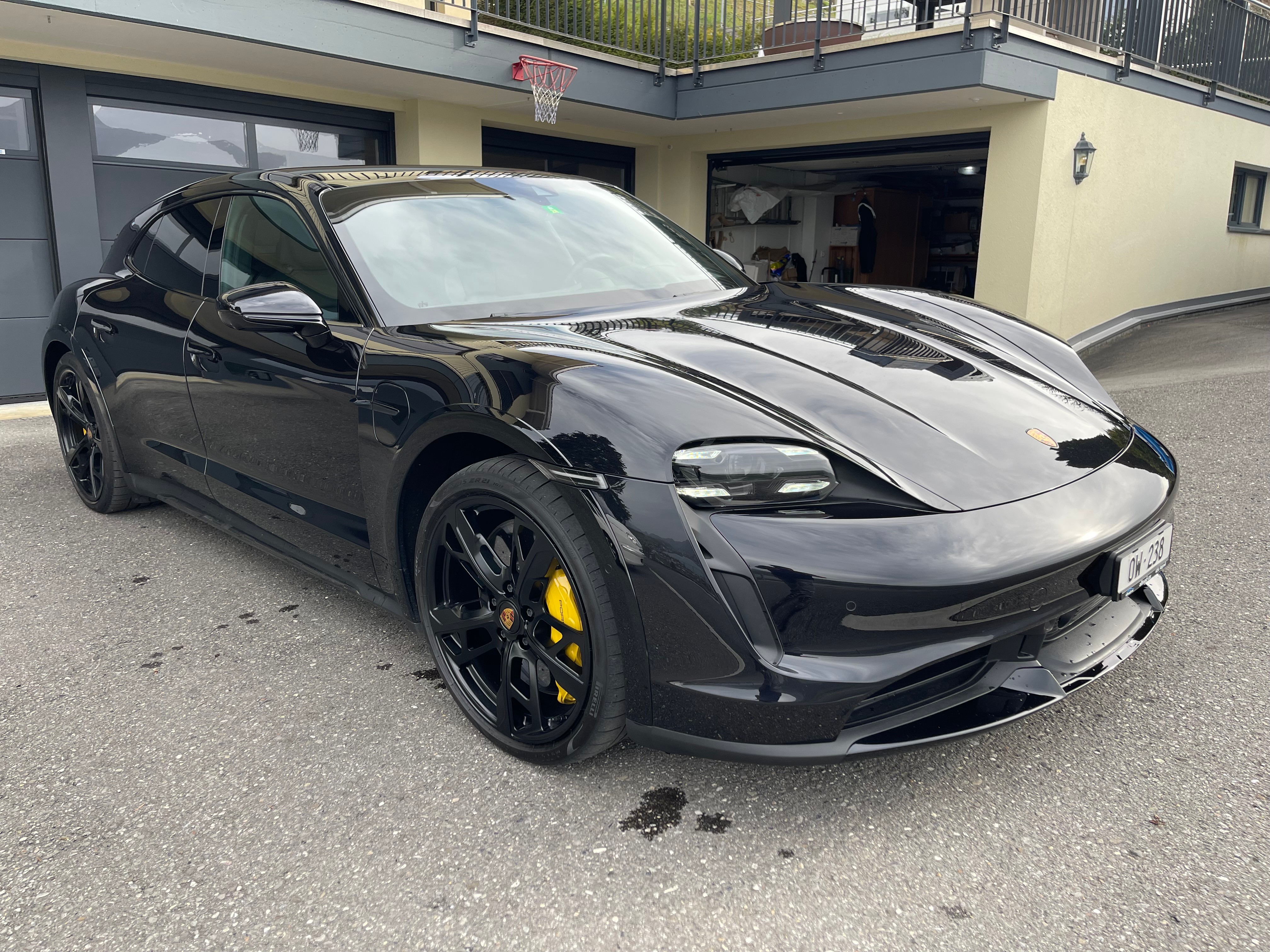 PORSCHE Taycan Turbo S Cross Turismo