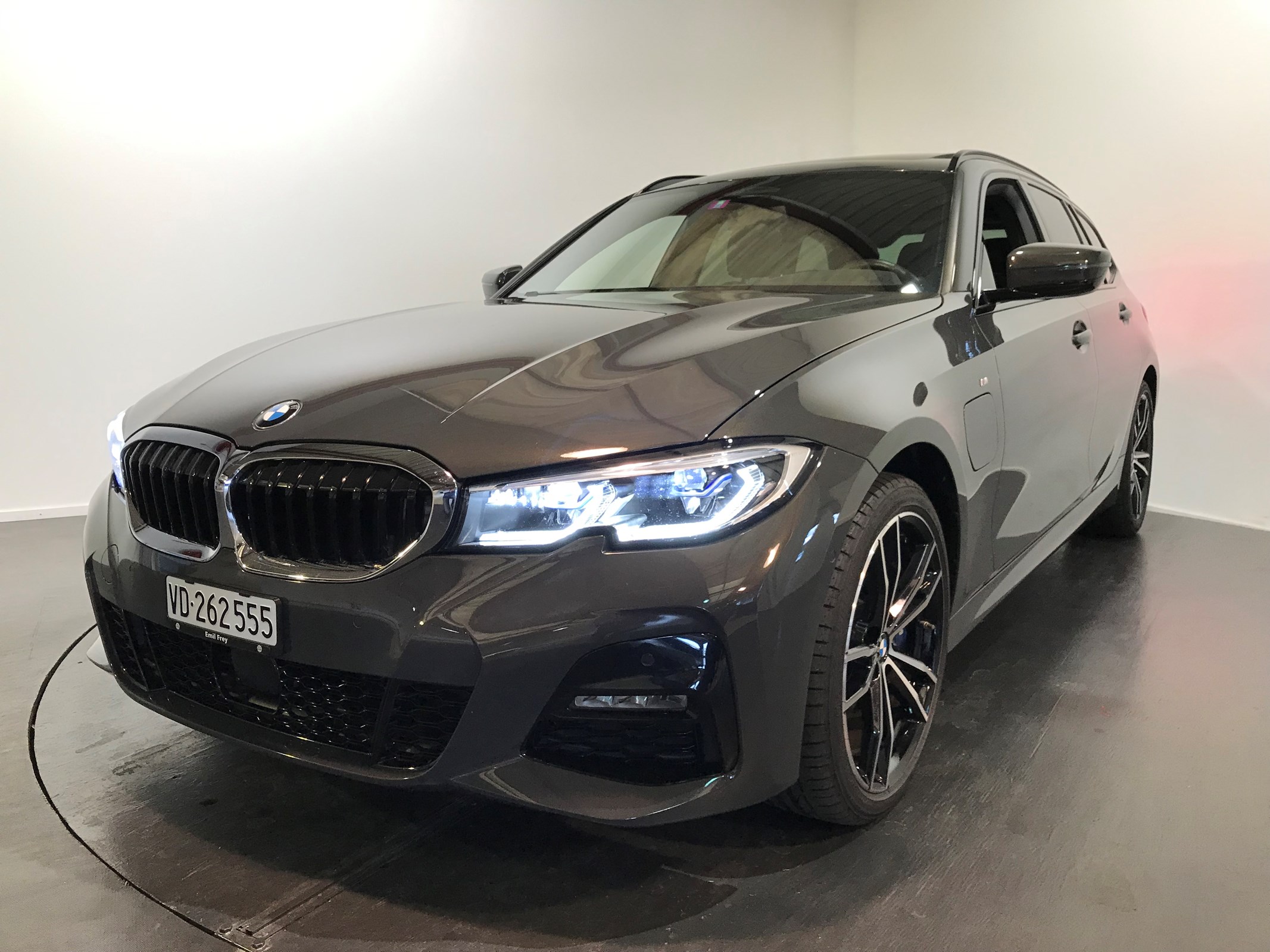 BMW 330e x DriveTouring Pure M Sport Steptronic