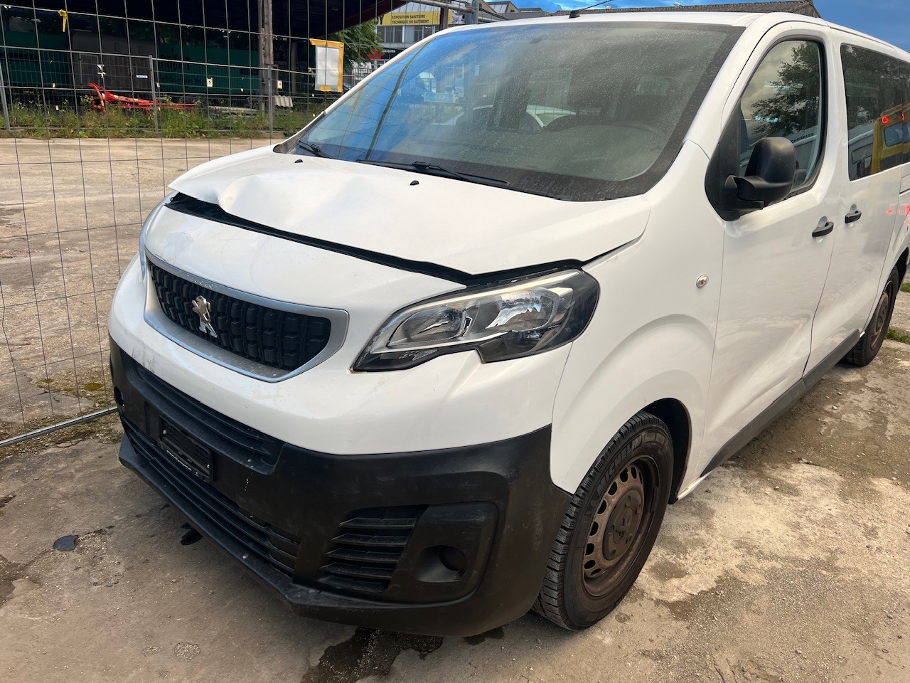 PEUGEOT Traveller 1.5 BlueHDi Business Standard