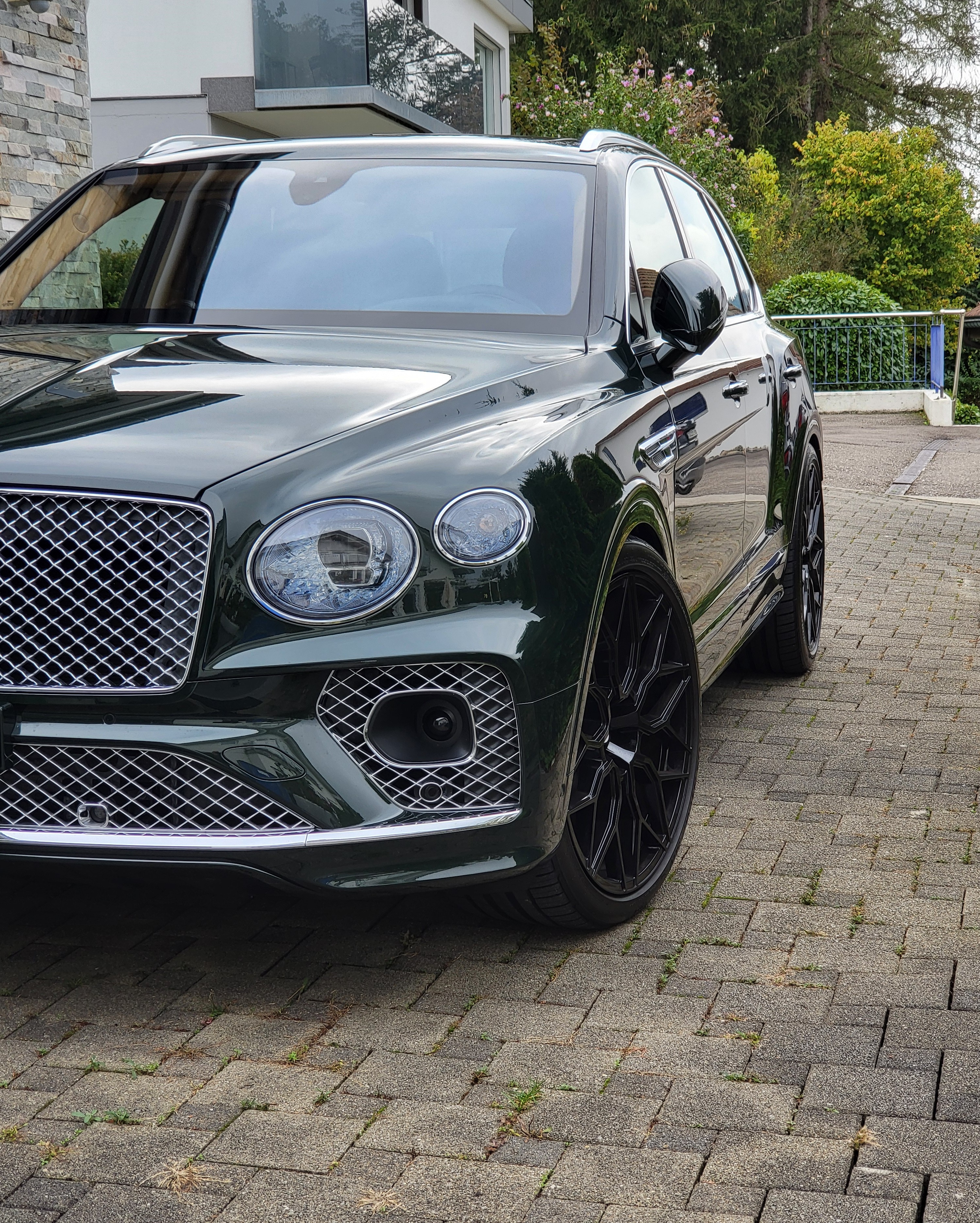 BENTLEY Bentayga V8