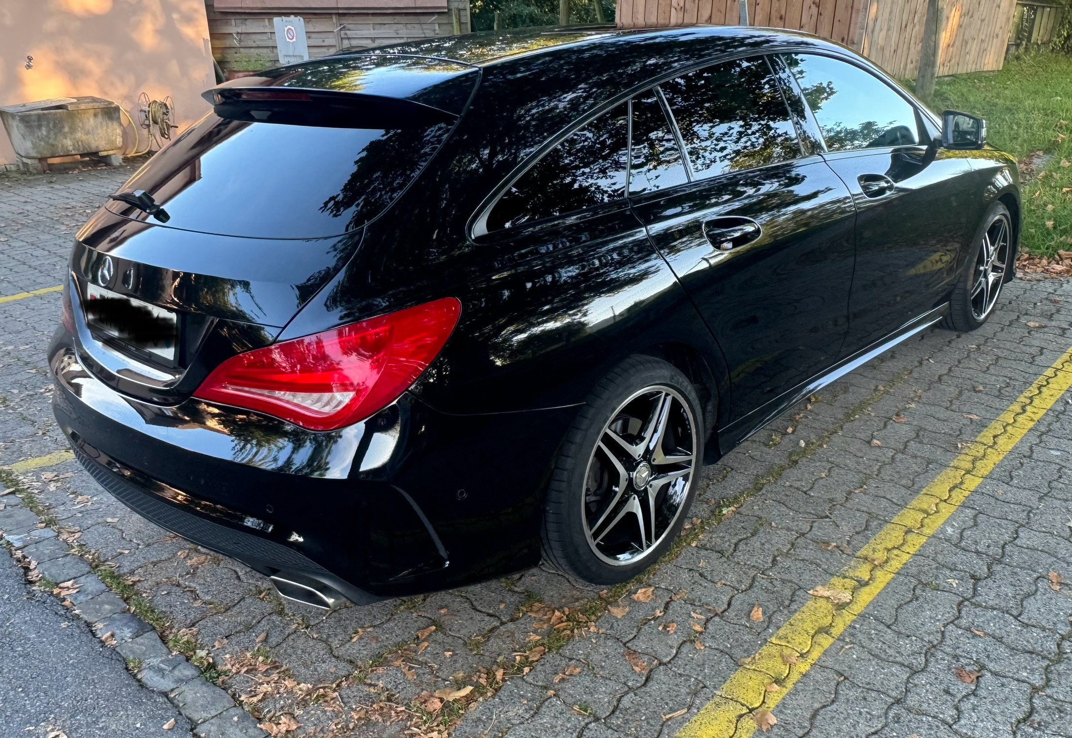 MERCEDES-BENZ CLA Shooting Brake 250 AMG Line 7G-DCT 4Matic