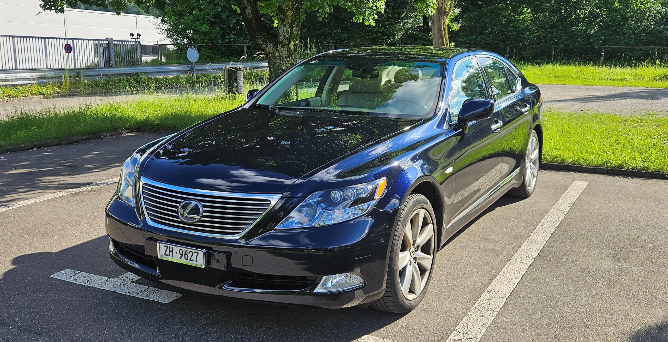 LEXUS LS 600h 5.0 V8 AWD Automatic