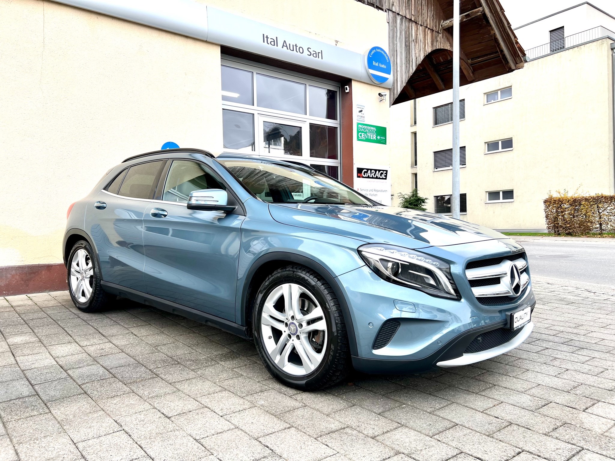 MERCEDES-BENZ GLA 250 Urban 4Matic 7G-DCT