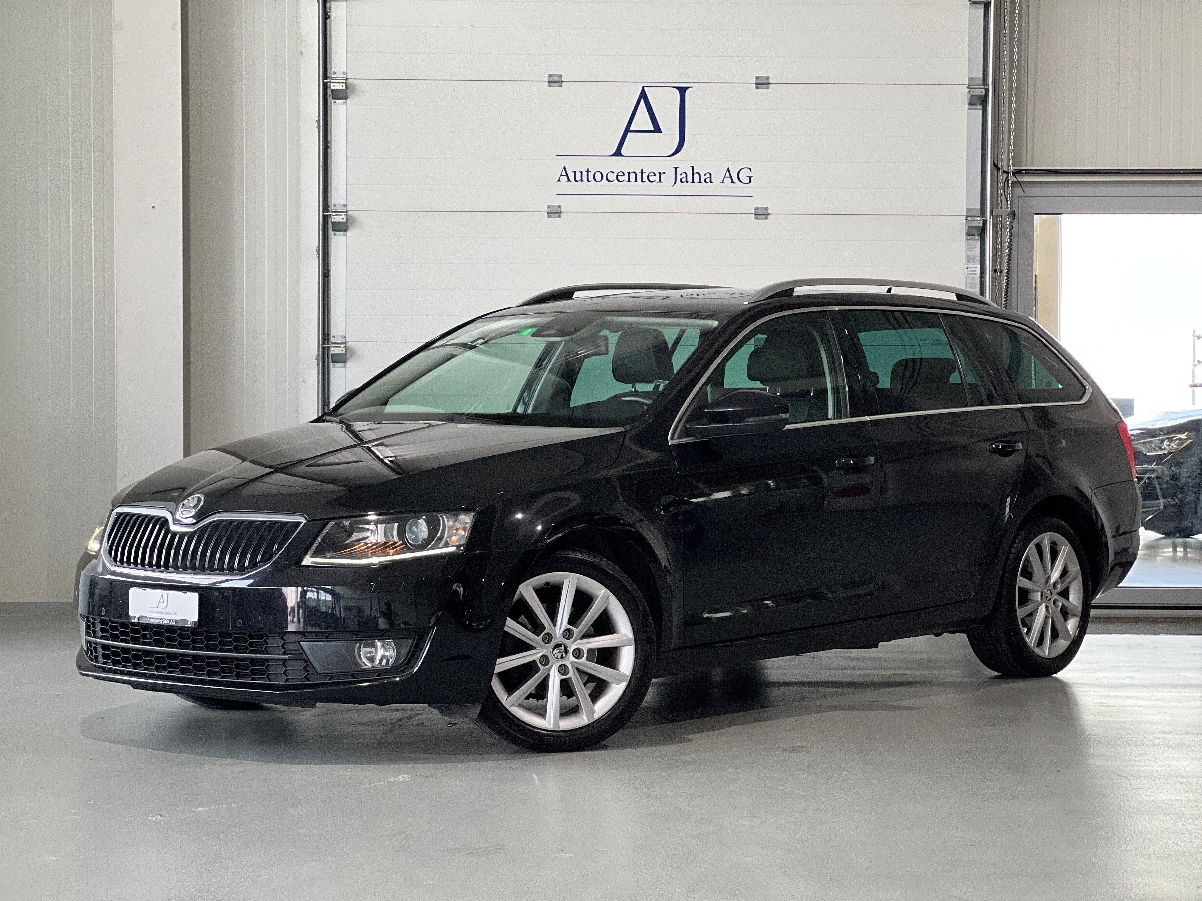 SKODA Octavia Combi 2.0 TDI Elegance DSG