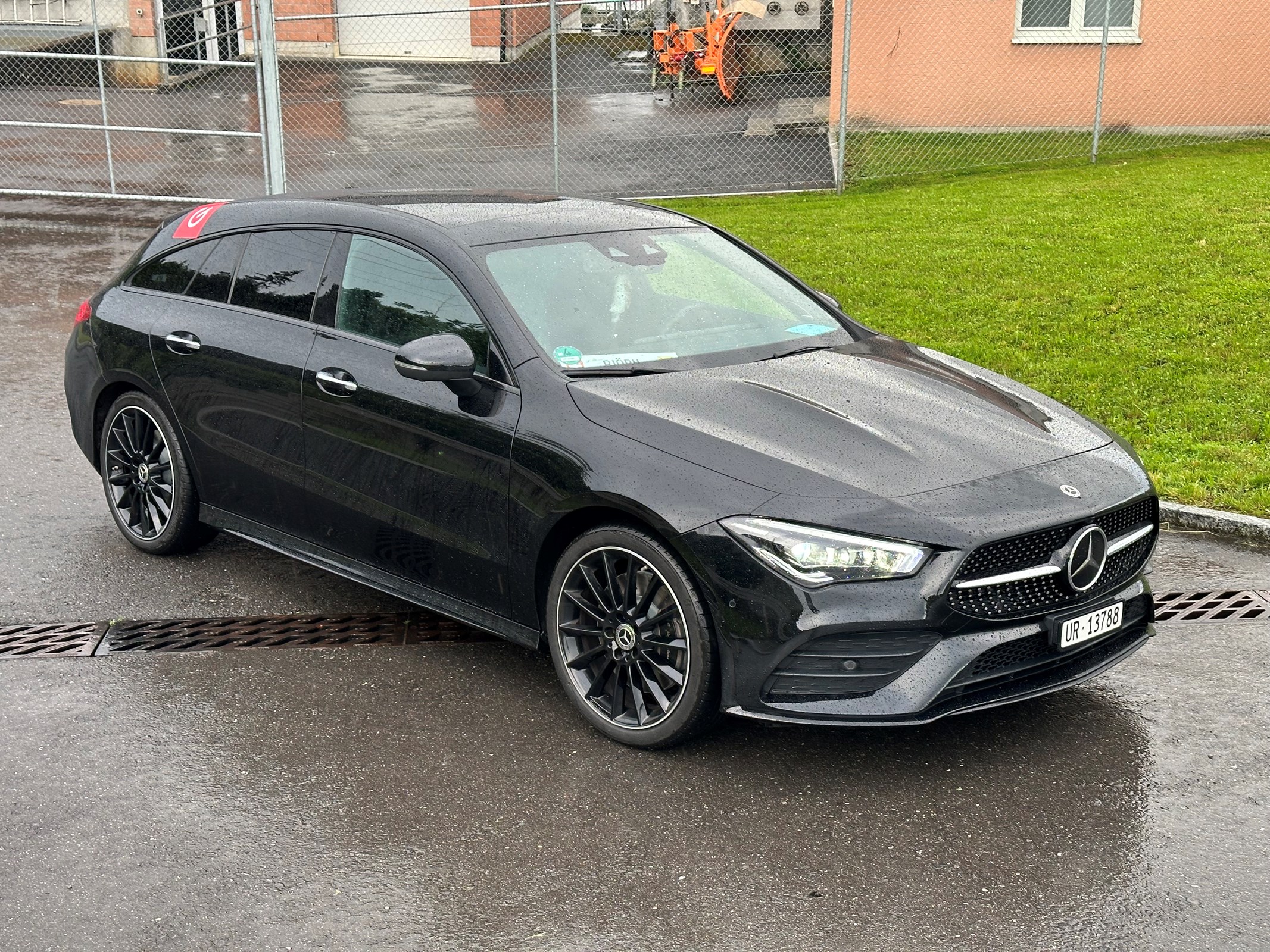 MERCEDES-BENZ CLA Shooting Brake 250 4Matic 7G-DCT Swiss Star