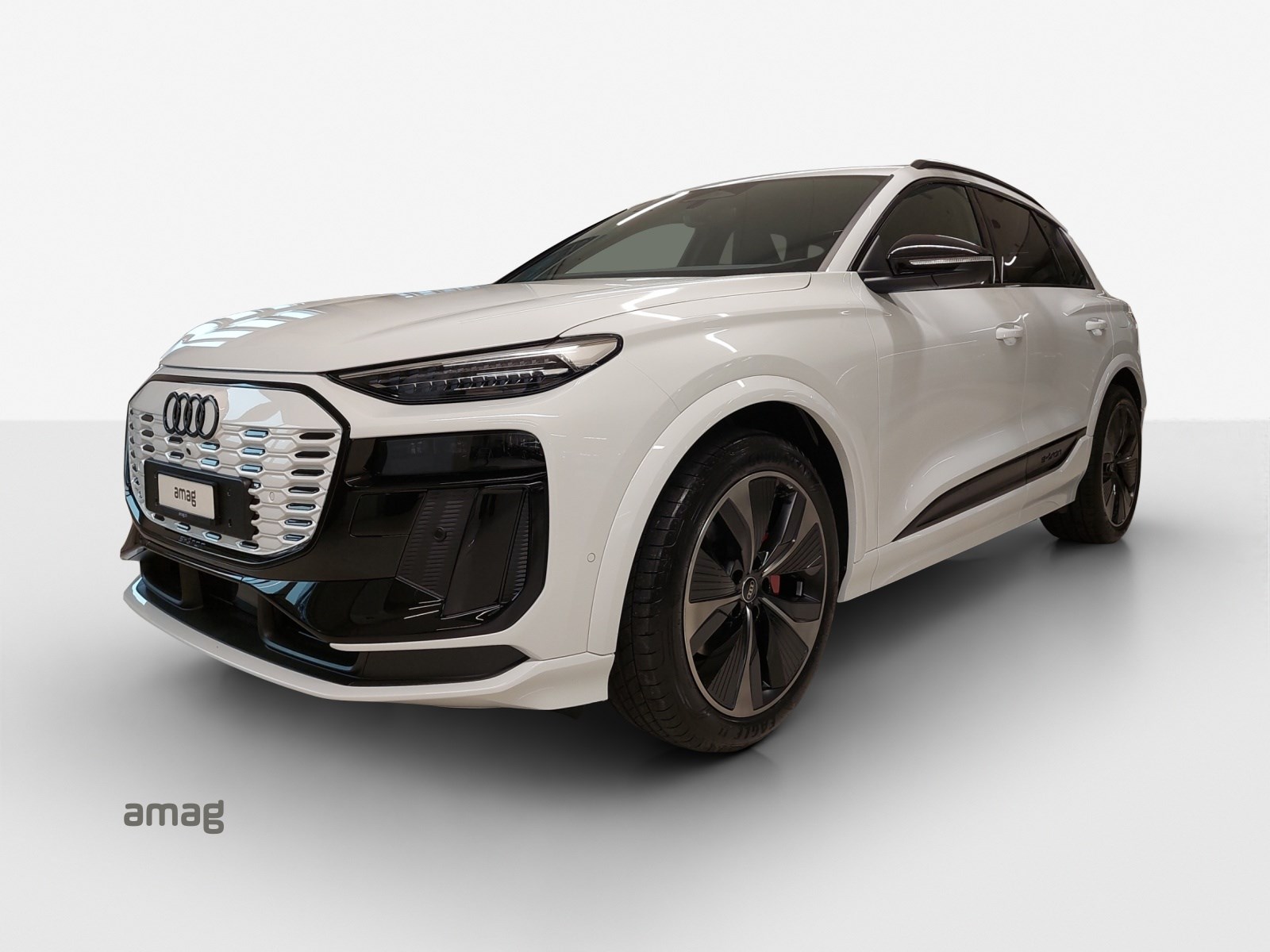 AUDI Q6 e-tron quattro