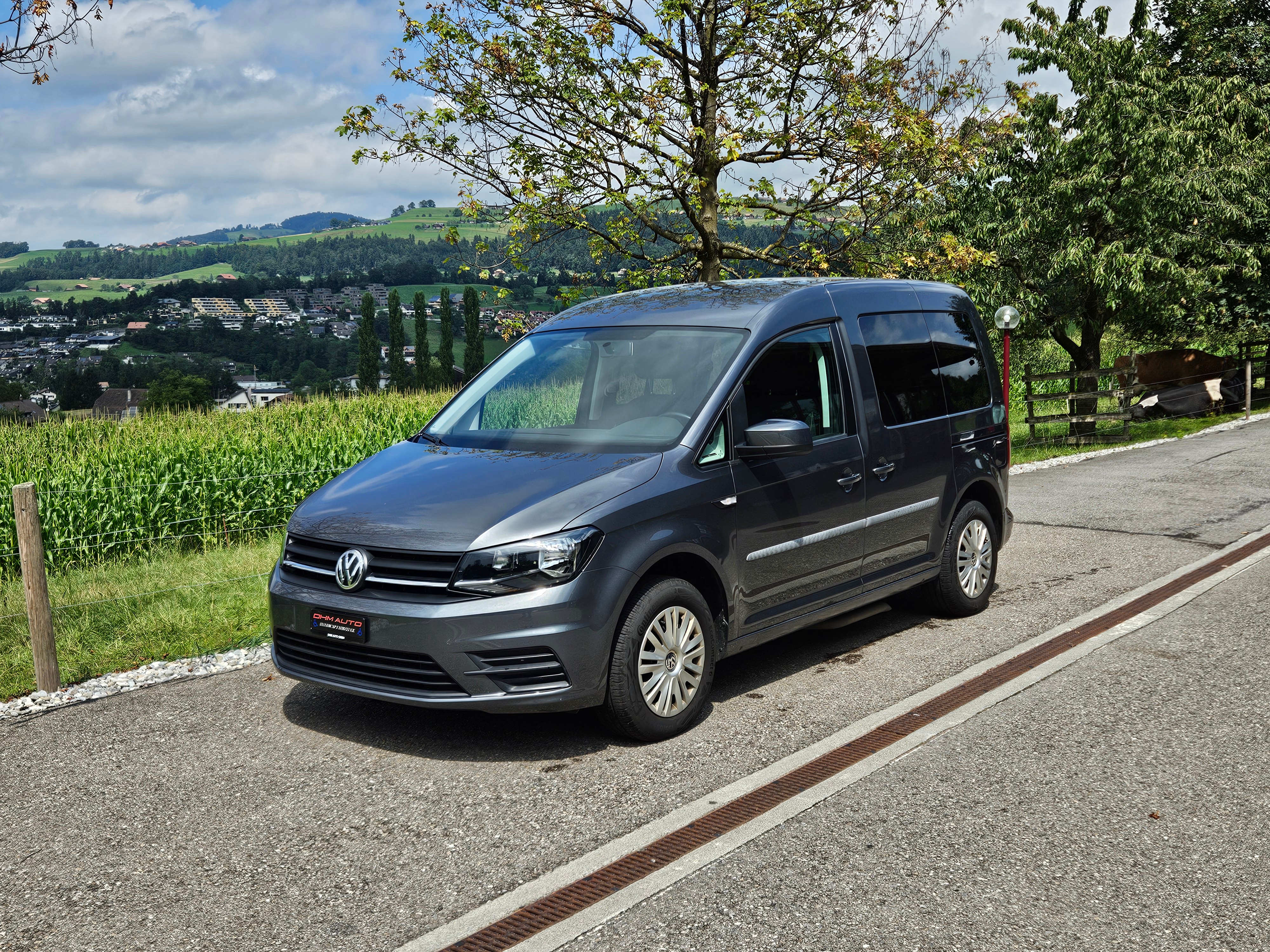 VW Behindertengerecht-Rampe / 5-Sitze & ein Rollstuhlfahrer/in