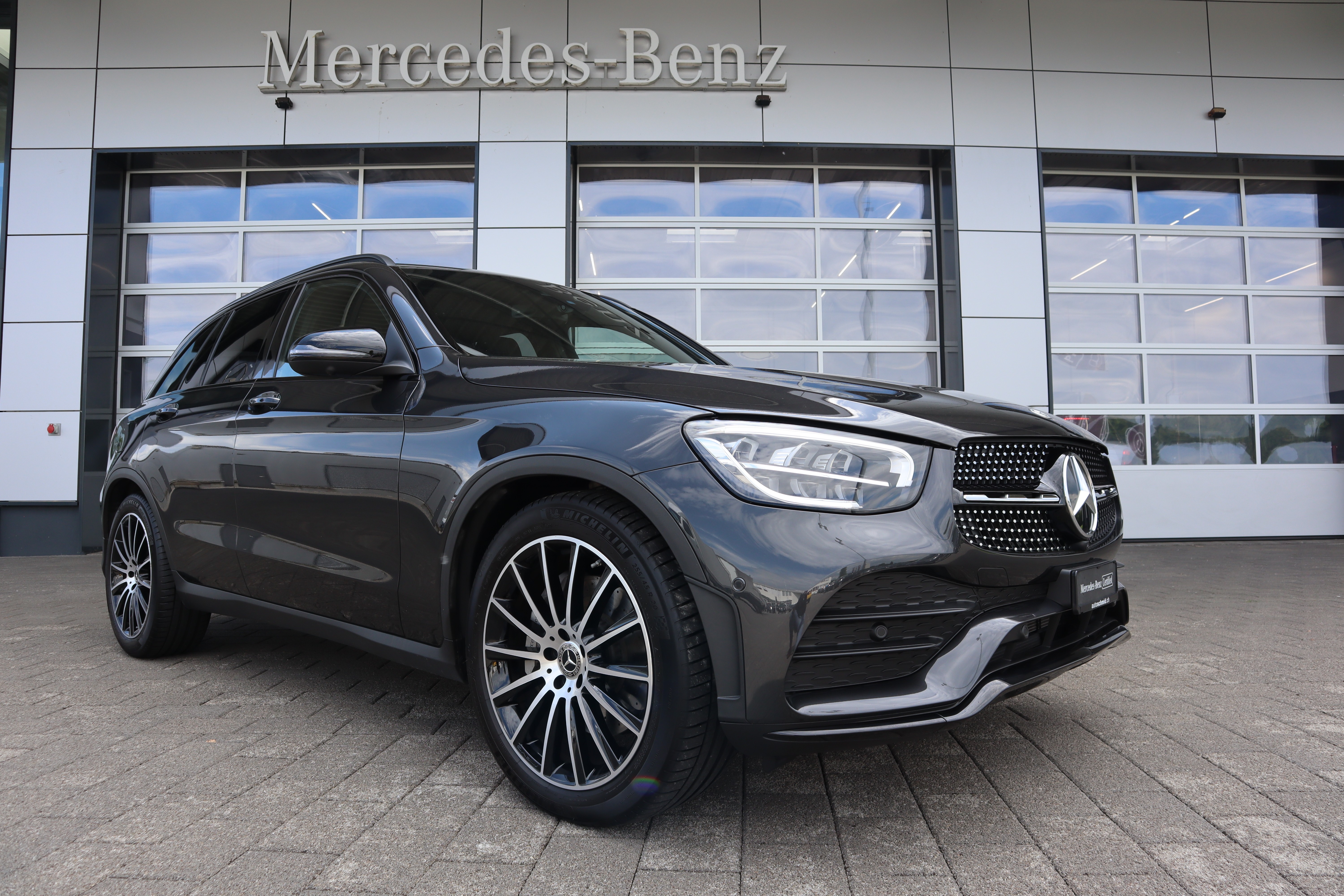 MERCEDES-BENZ GLC 300 AMG Line 4Matic 9G-Tronic