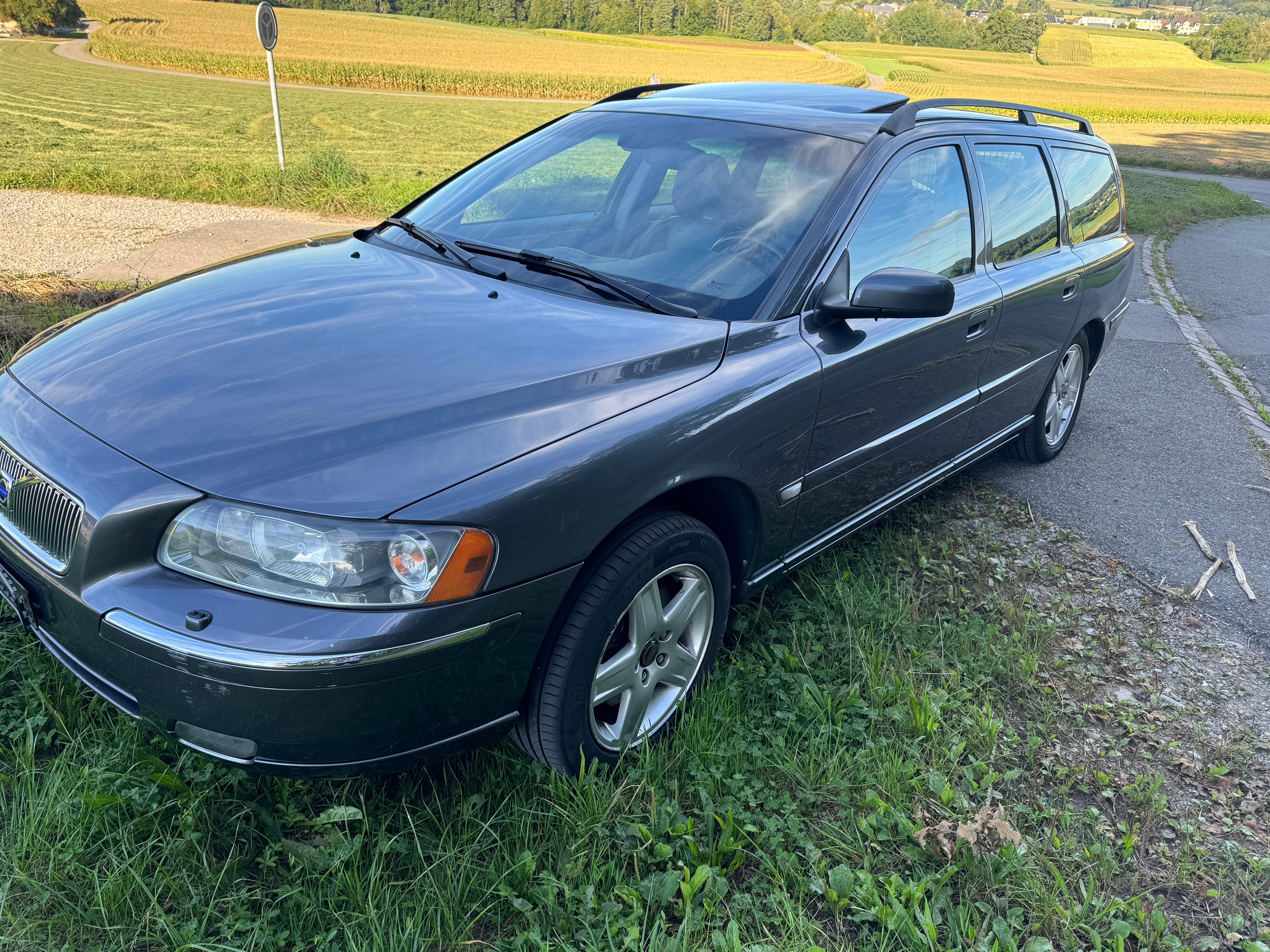 VOLVO V70 2.5T AWD Summum