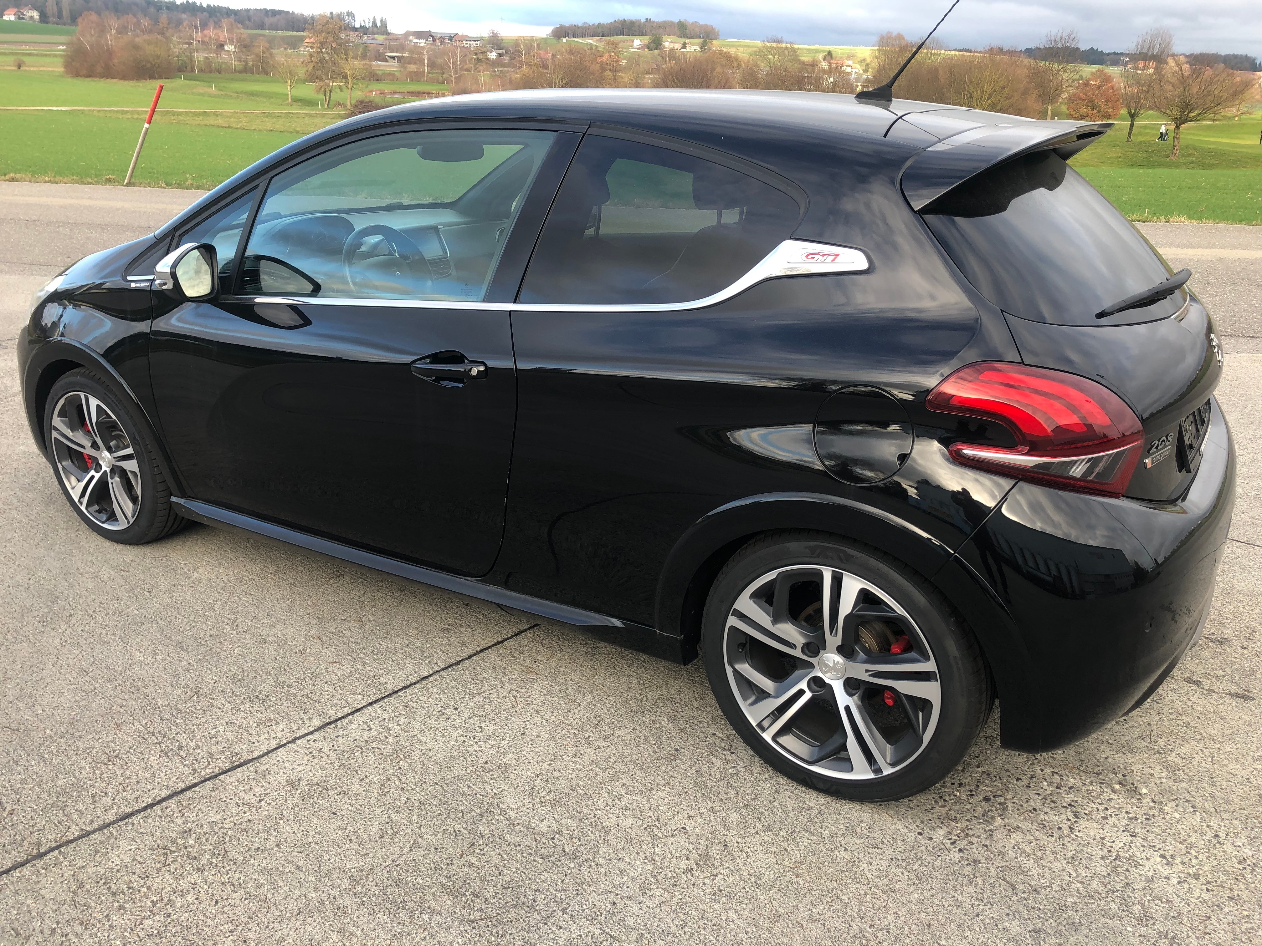 PEUGEOT 208 1.6 Turbo GTi