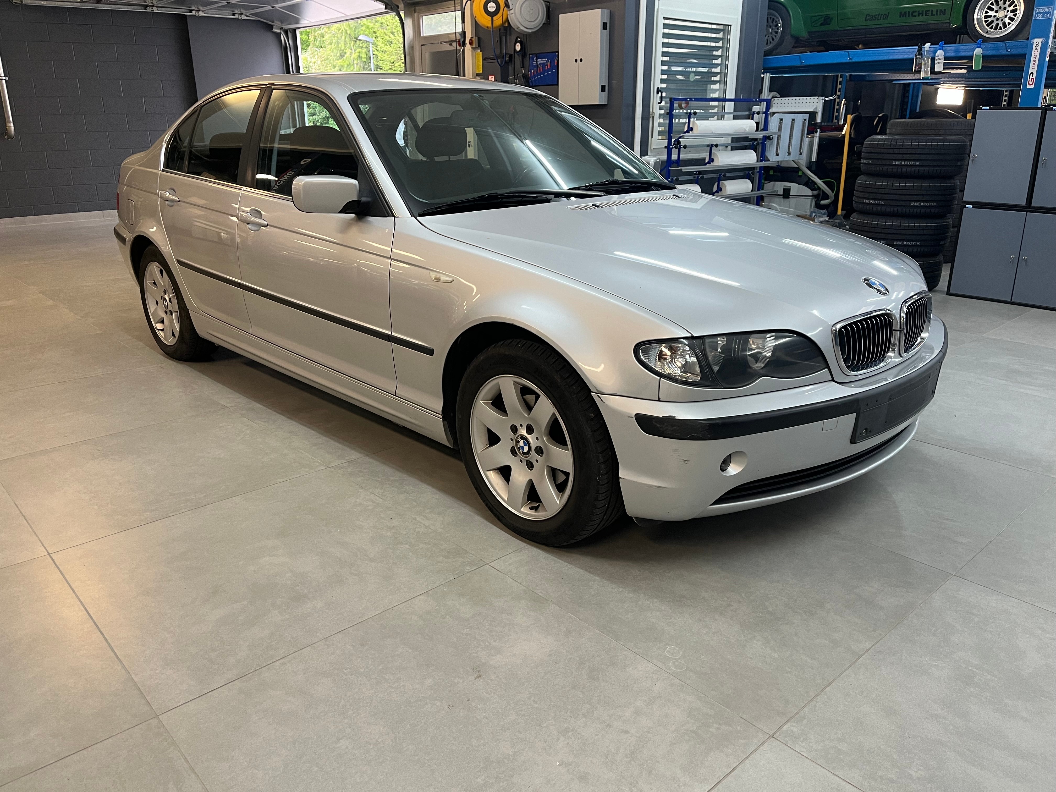 BMW 320i