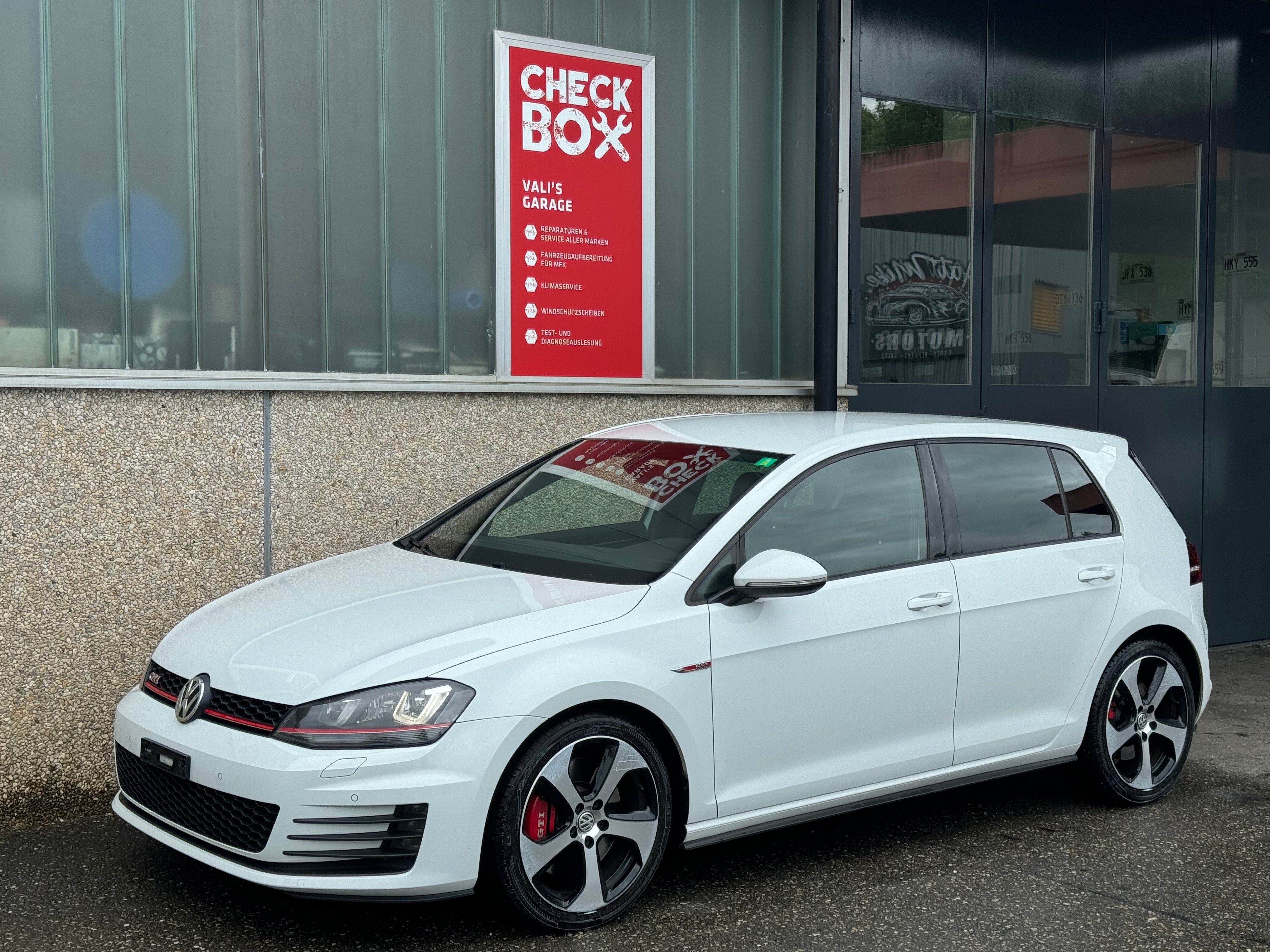 VW Golf 2.0 TSI GTI Performance