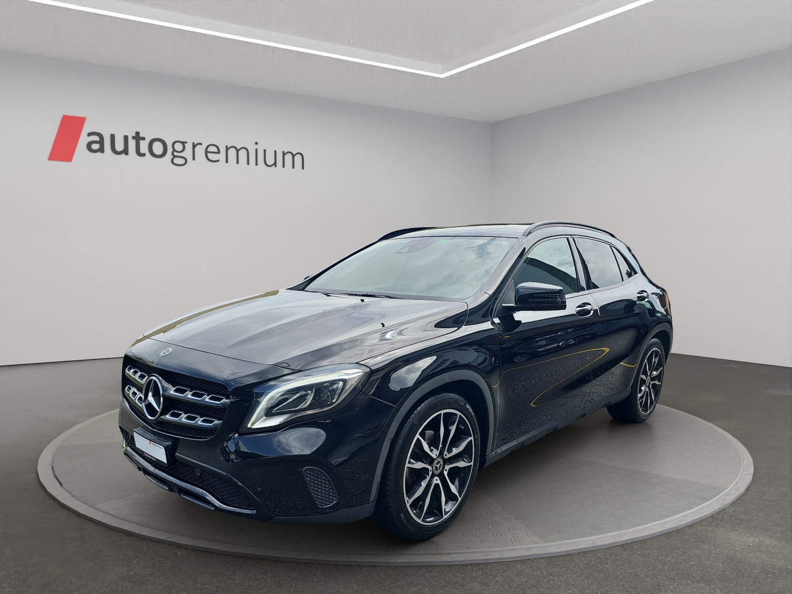 MERCEDES-BENZ GLA 200 Style 7G-DCT