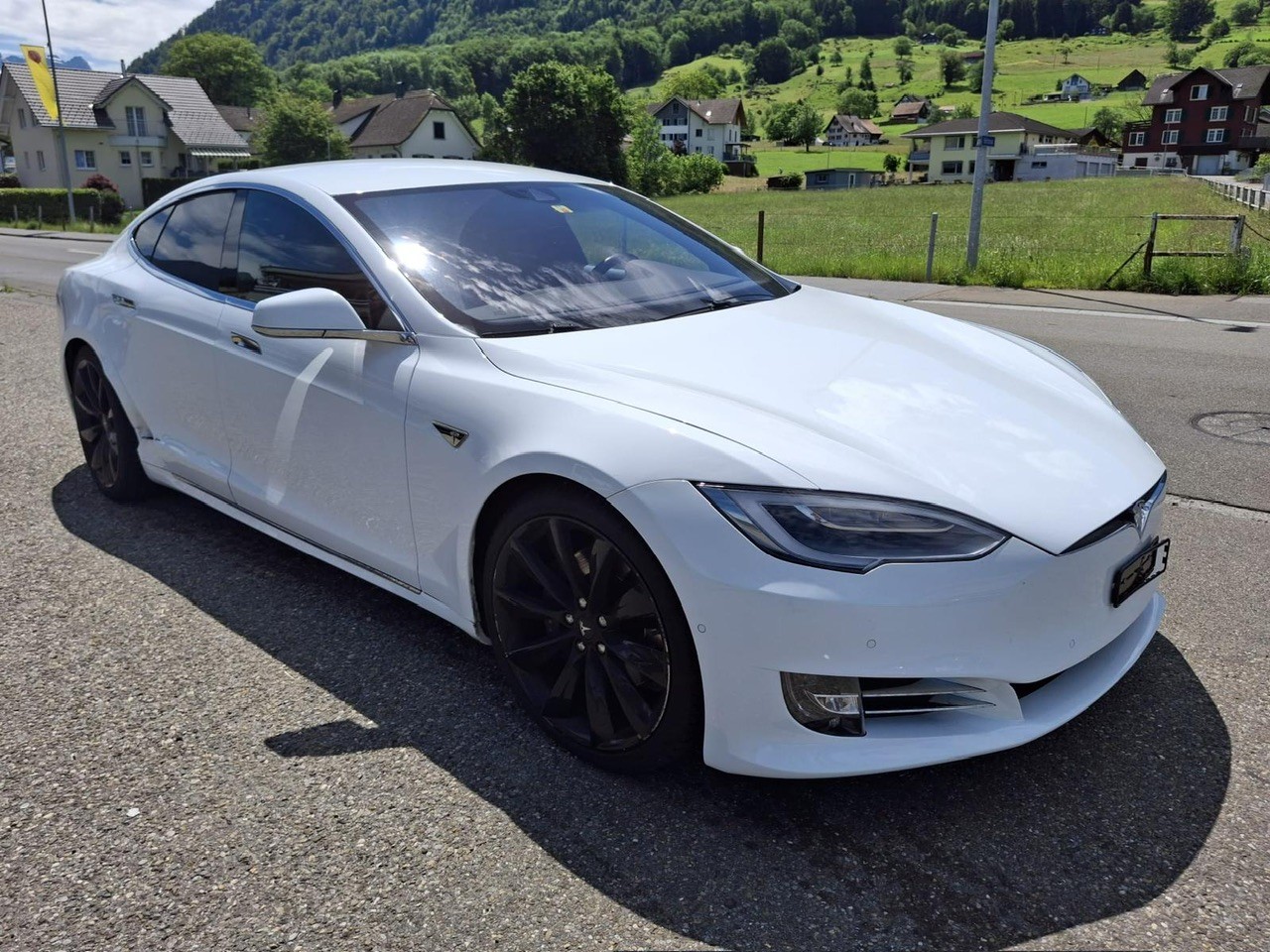 TESLA Model S 75 D