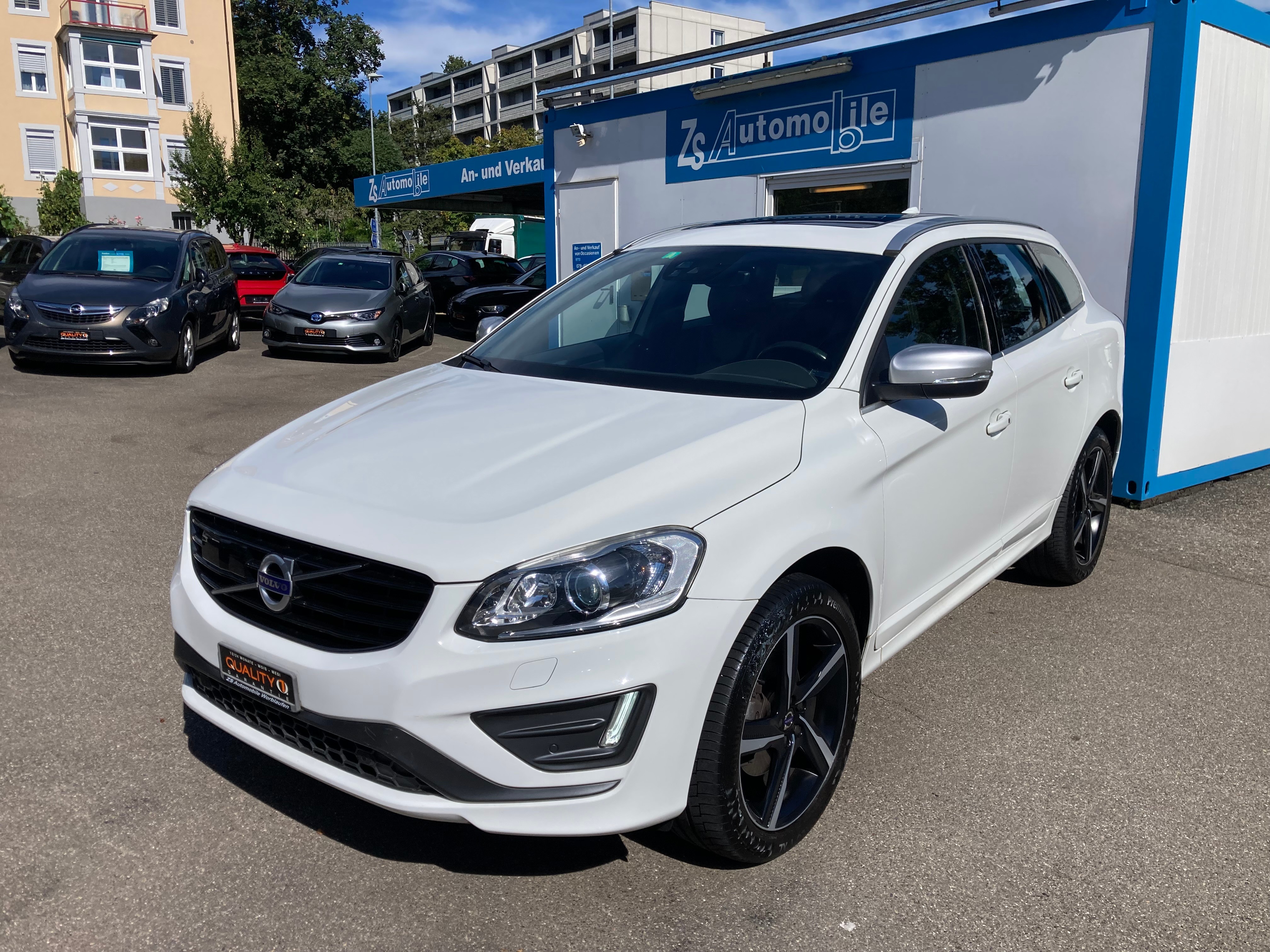 VOLVO XC60 T6 AWD Momentum R-Design Geartronic