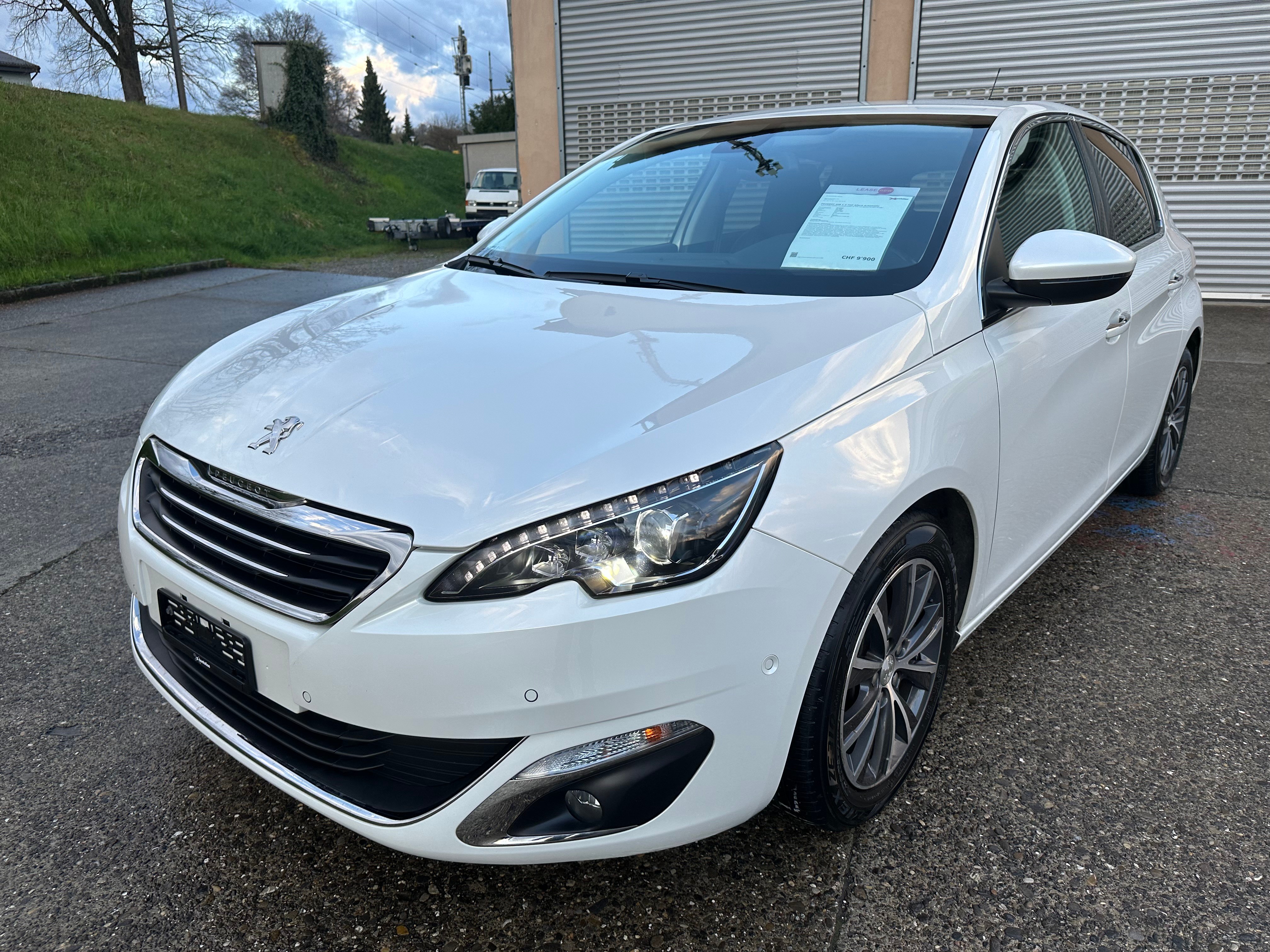 PEUGEOT 308 1.2 THP Allure Automatic