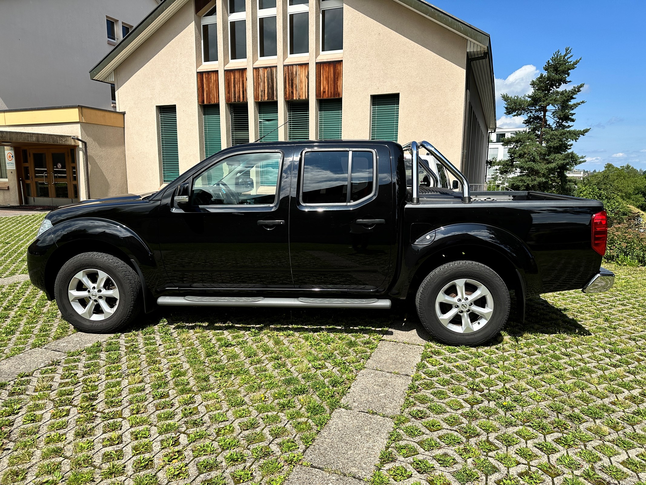 NISSAN Navara Double Cab SE 2.5 dCi 4WD Automat