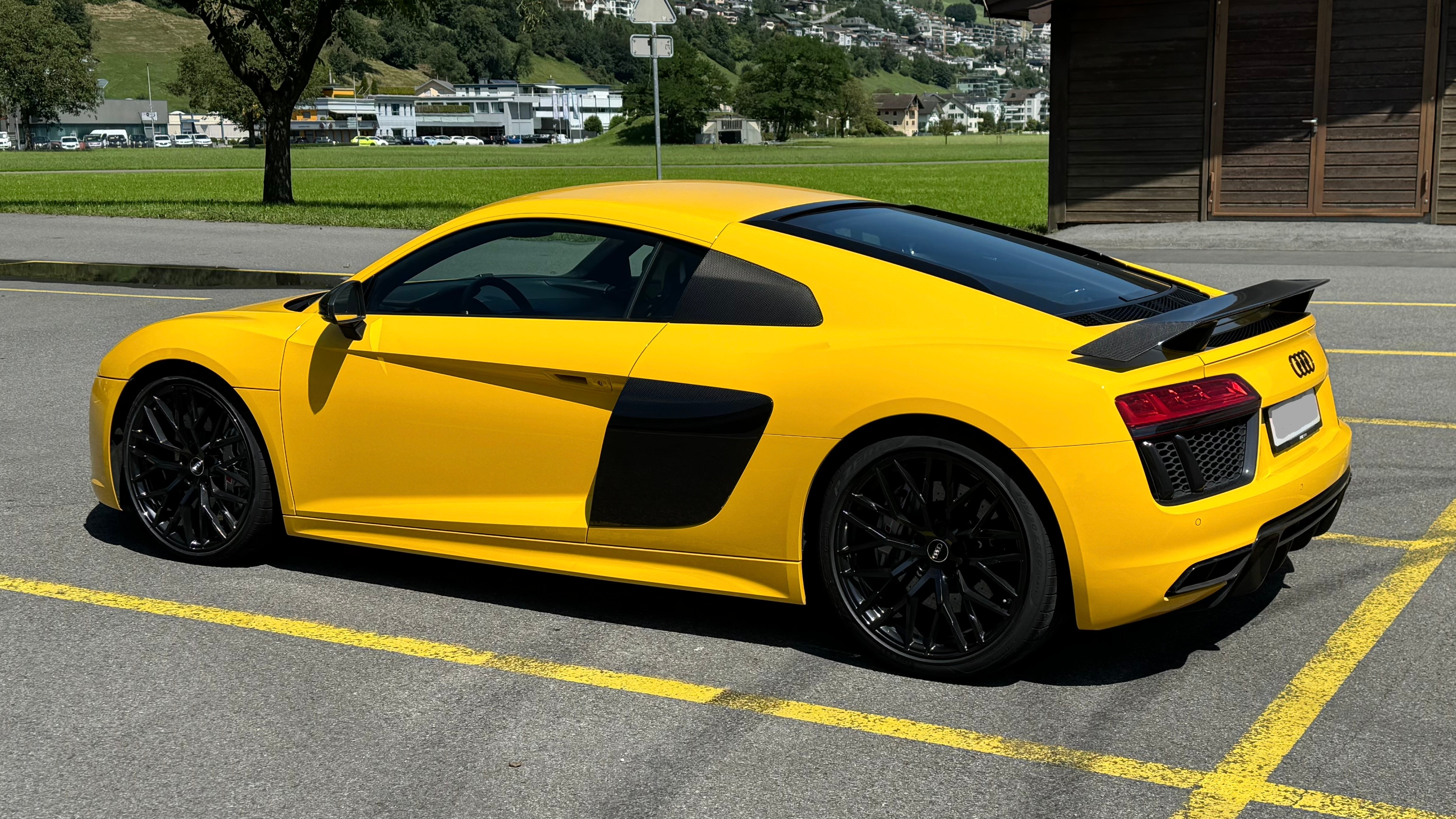 AUDI R8 Coupé 5.2 plus S-Tronic - Full Carbon