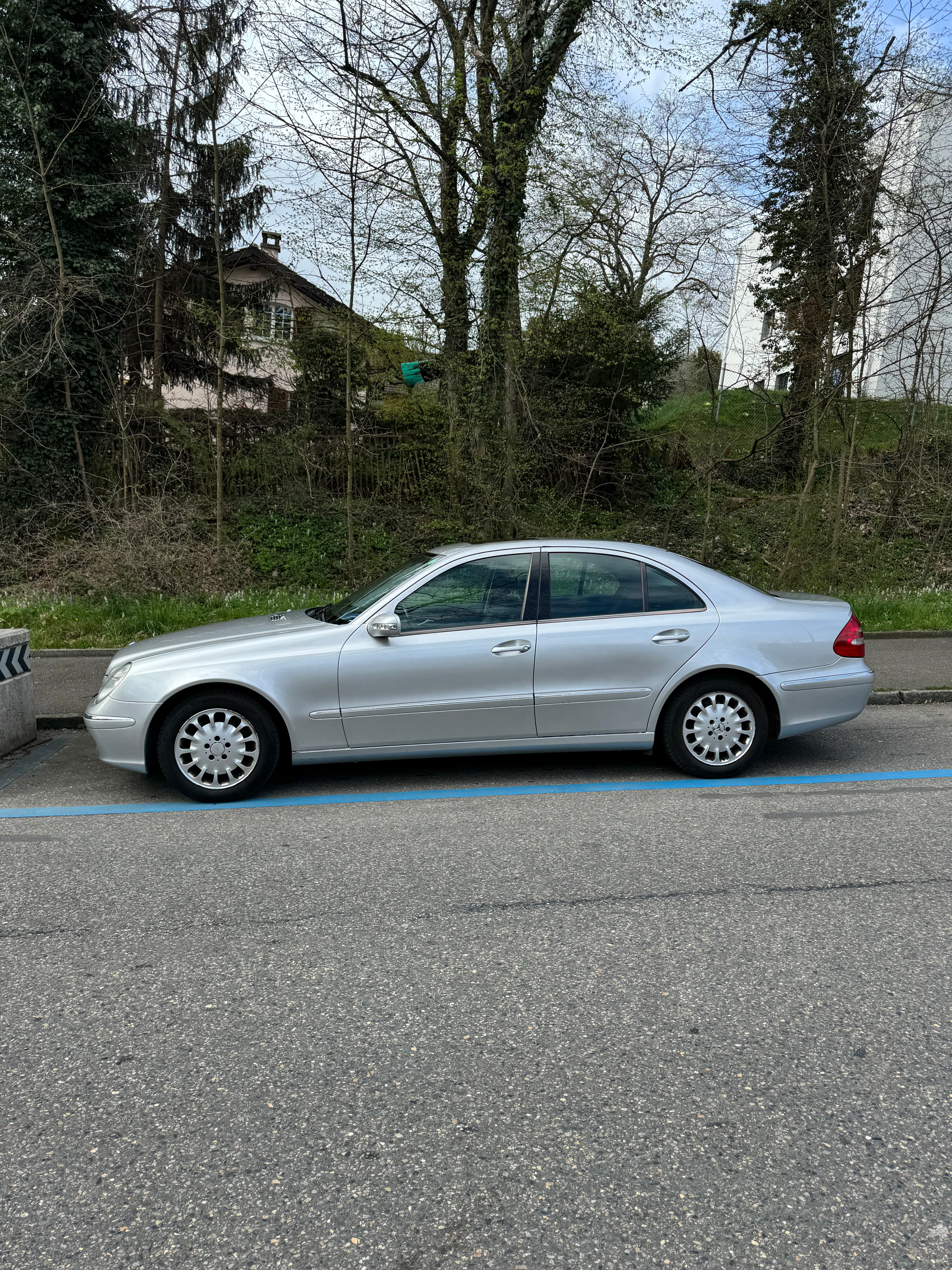 MERCEDES-BENZ E 240 Avantgarde