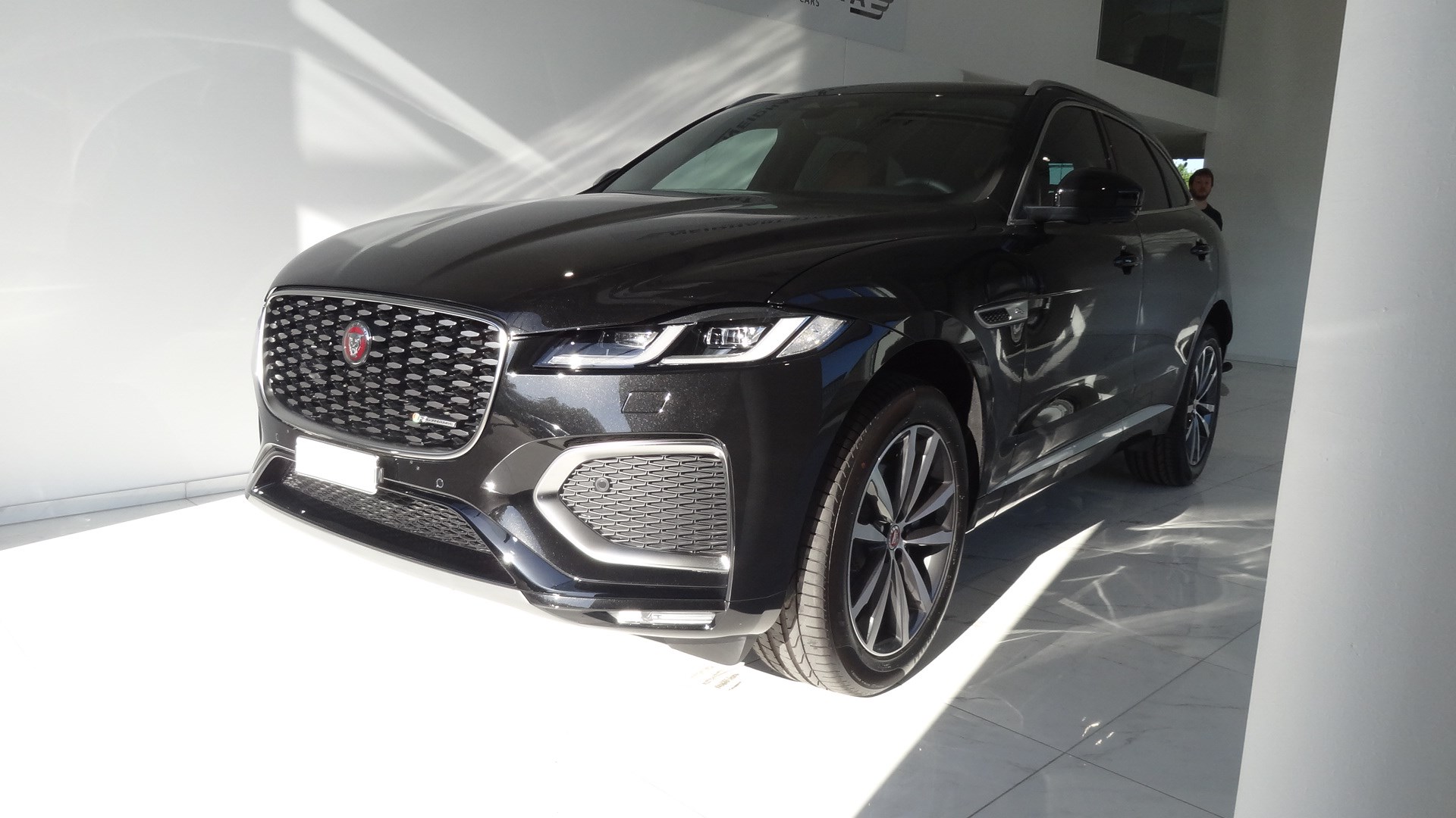 JAGUAR F-Pace 2.0 P250 R-Dynamic SE AWD