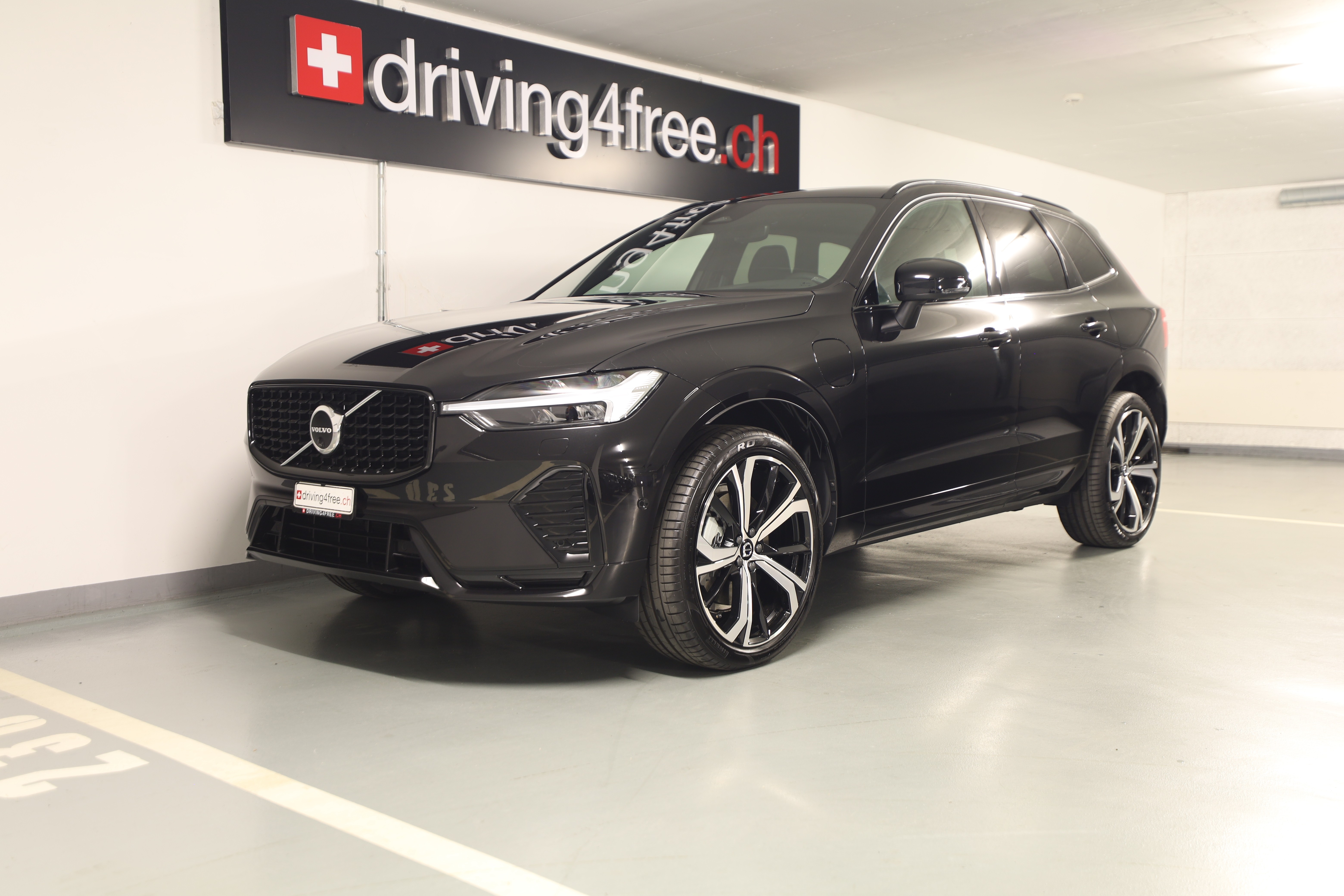 VOLVO XC60 T6 eAWD PluginHybrid Ultra Dark Geartronic