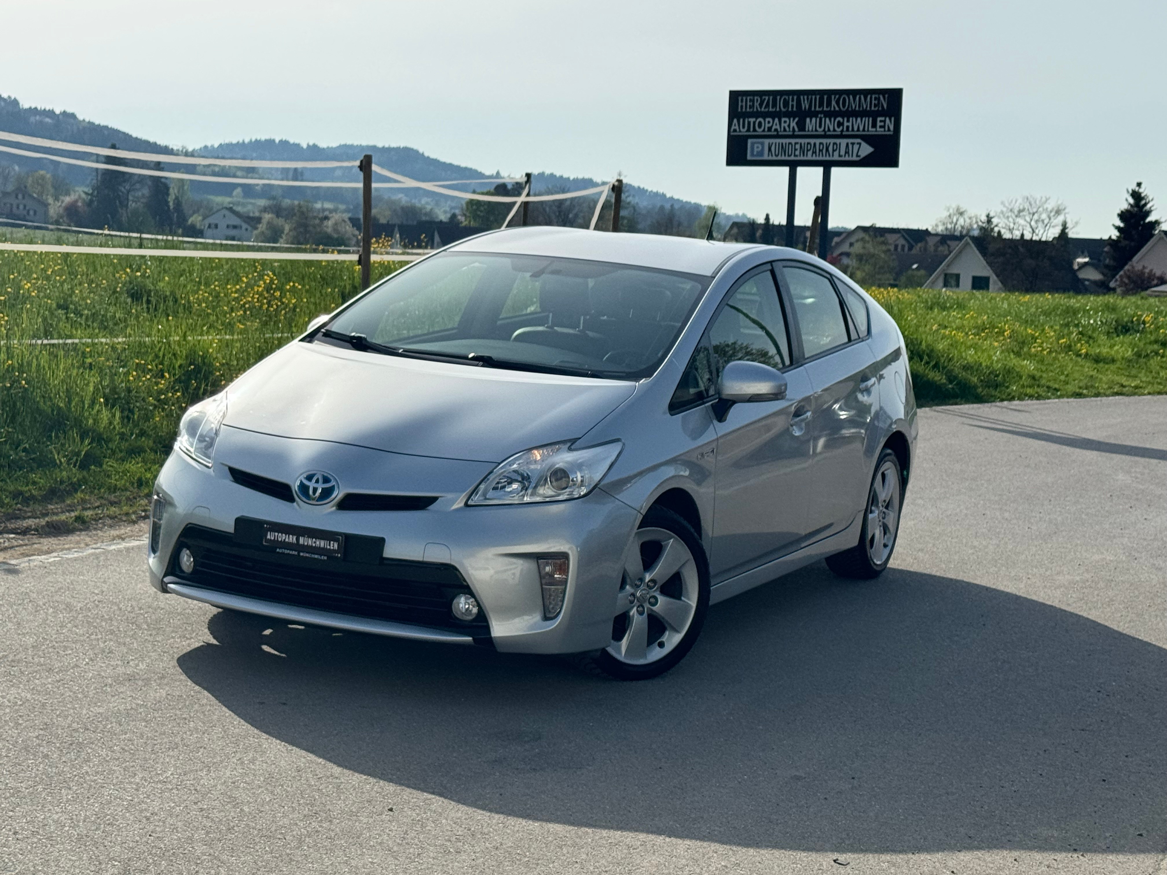 TOYOTA Prius 1.8 16V HSD Sol Premium