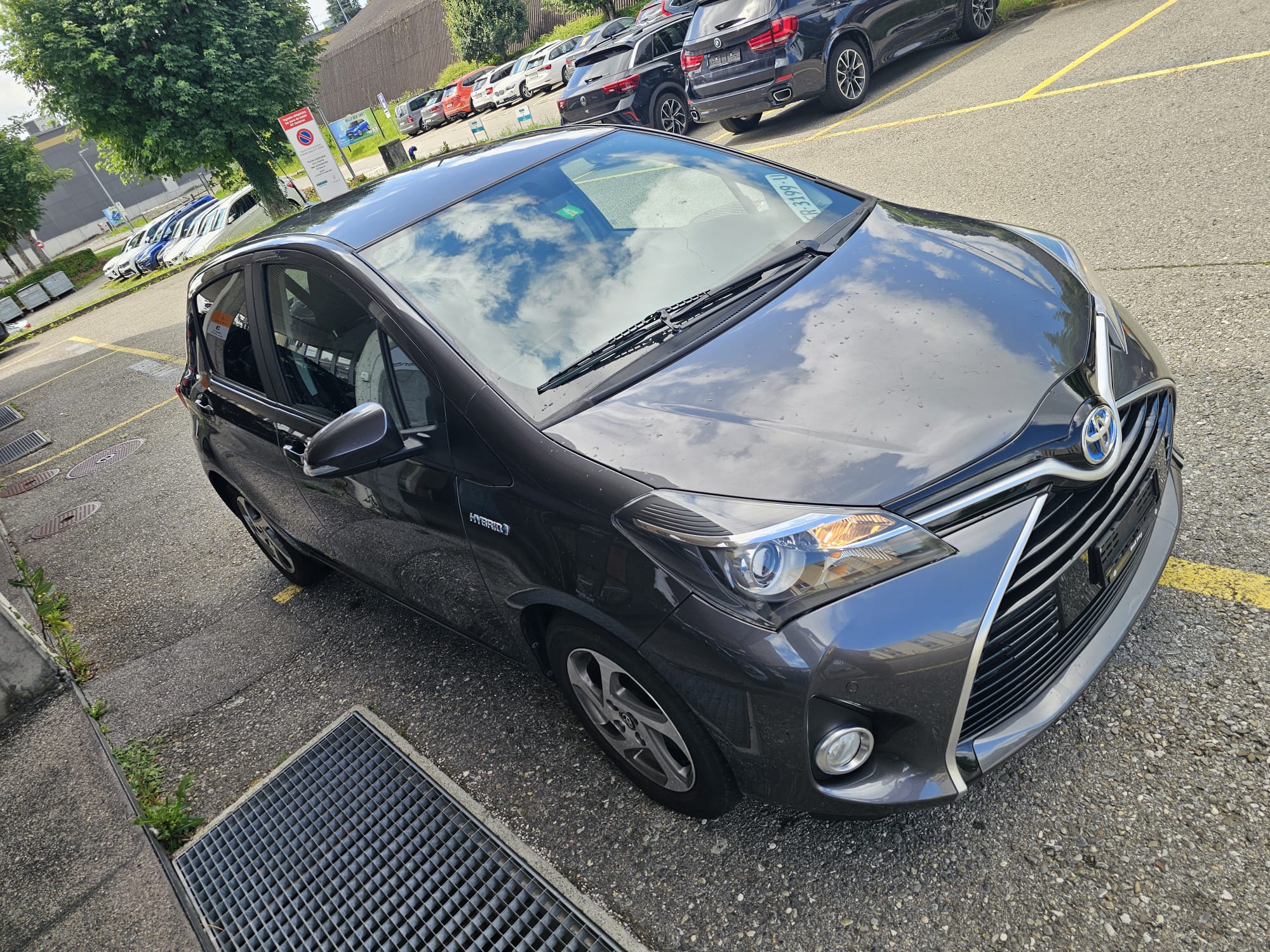 TOYOTA Yaris 1.5 VVT-i Hybrid Trend e-CVT Premium Alu navi